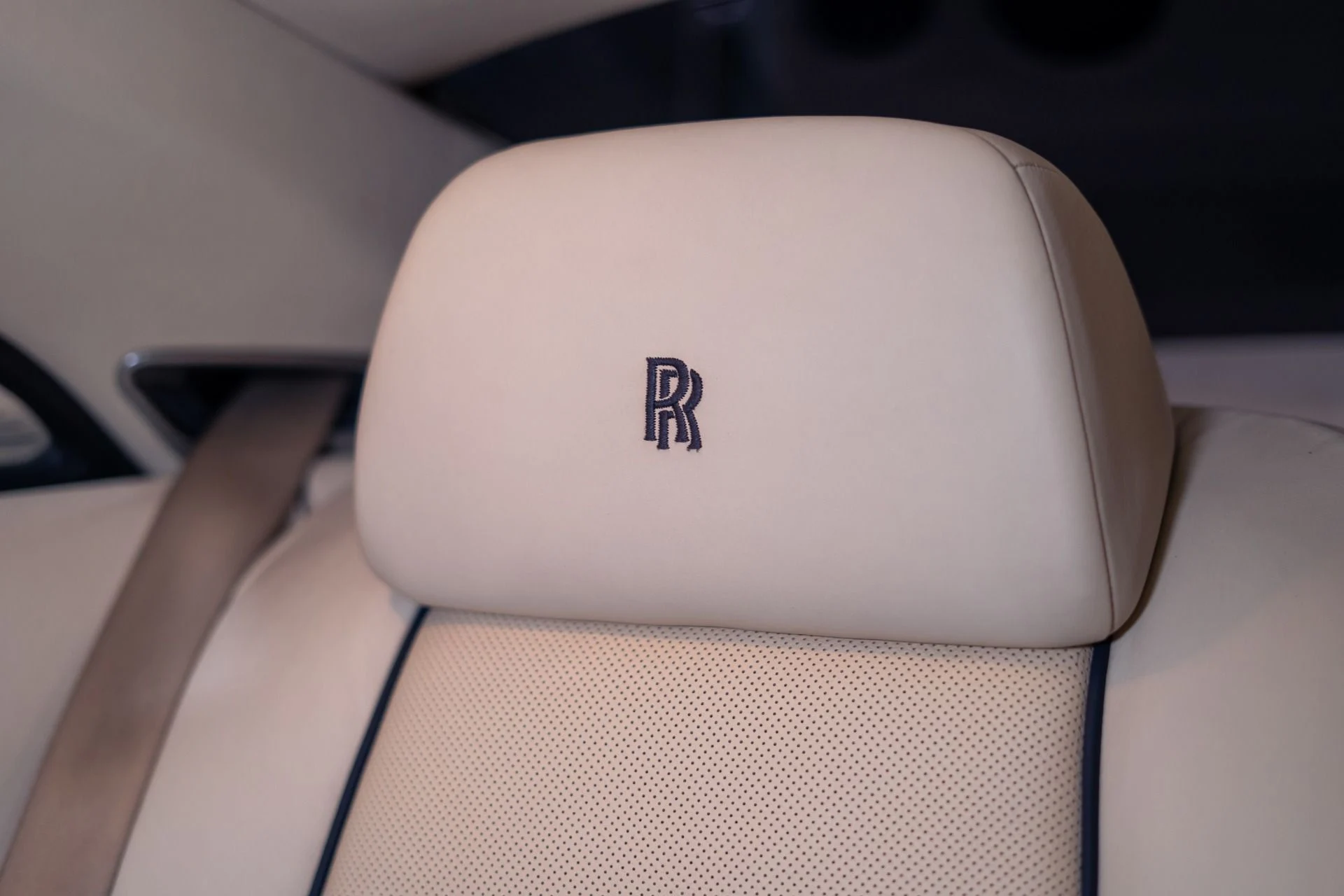 mph021_2604582816_Used_2014_Rolls_Royce_Wraith_Bespoke_Interior_1784145568_6a5b13e5c3