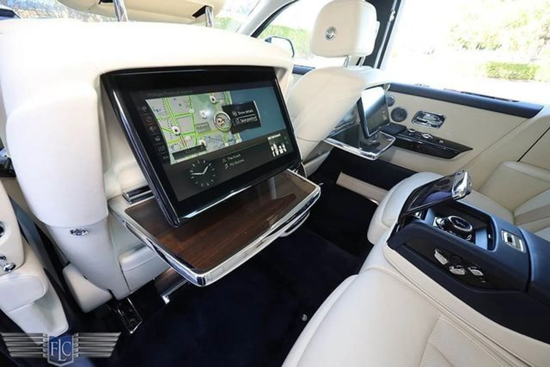 mph021_2629775656_used_2018_rolls_royce_phantom_sedan_6305_22718398_26_640_30d94f7064