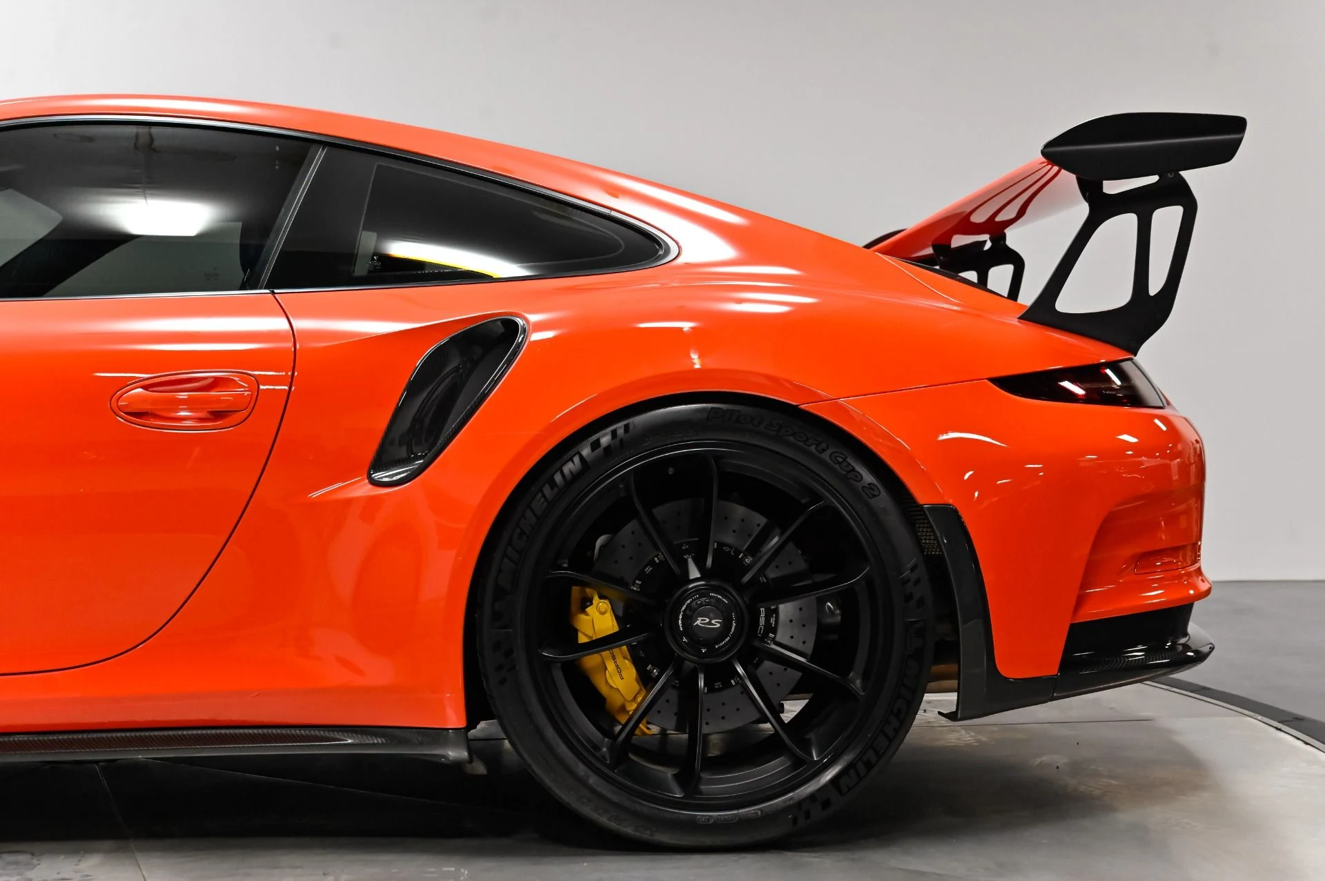 mph021_2633064584_Used_2016_Porsche_911_GT_3_RS_1791298183_f79e6b8a6f