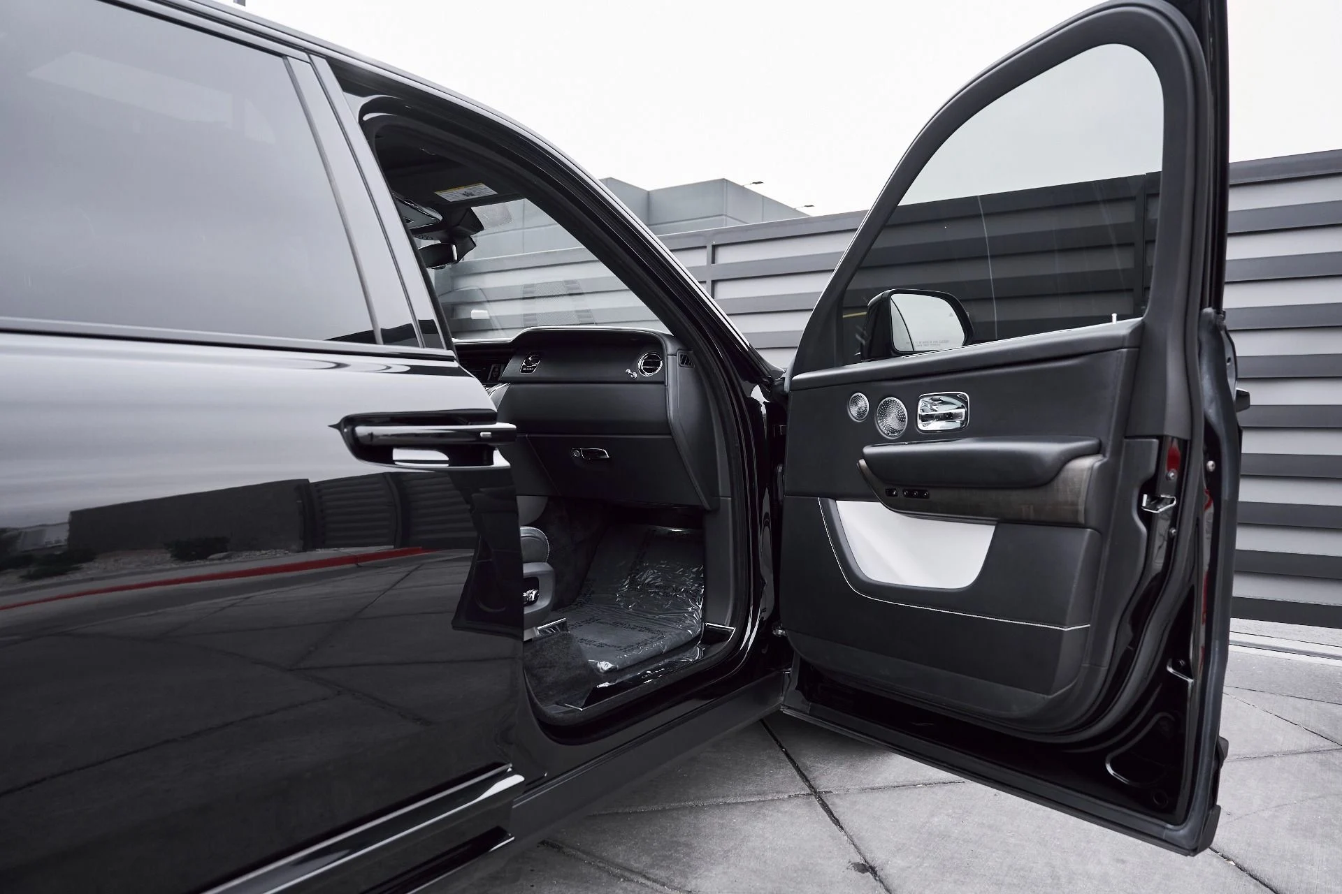 mph021_2661550219_Used_2019_Rolls_Royce_Cullinan_Base_1767201659_5637c6ec50