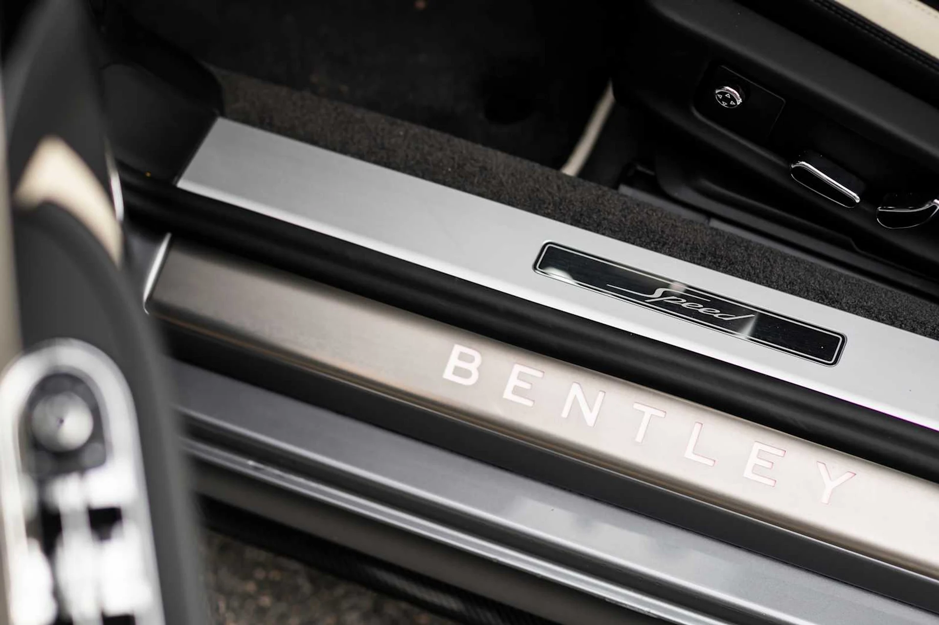 mph021_2665337023_1eb670cf1c6f6a23d8907255dfab0f46x_d6a92740a2