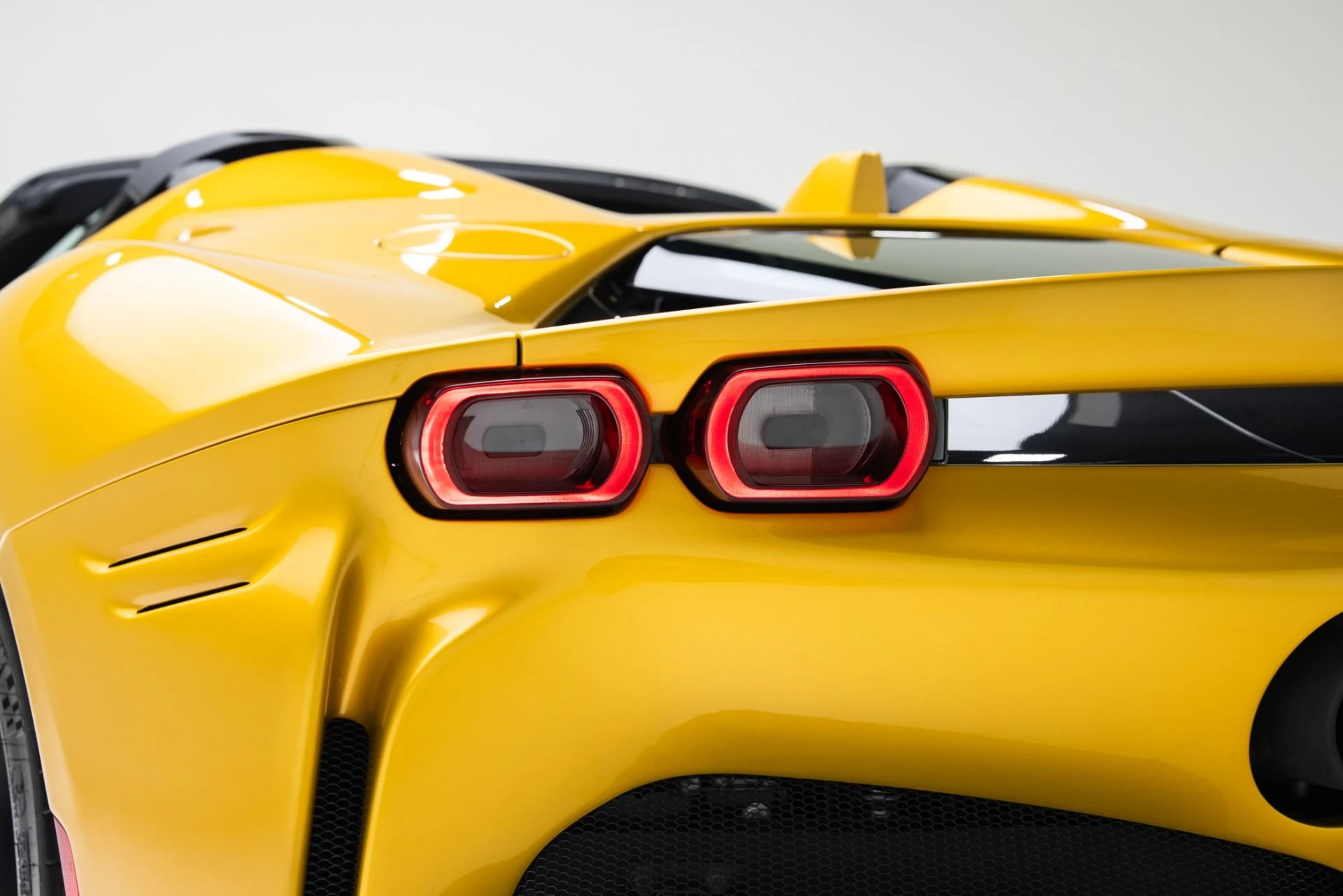 mph021_2667949853_Used_2023_Ferrari_SF_90_Spider_1770940760_80bb62a501