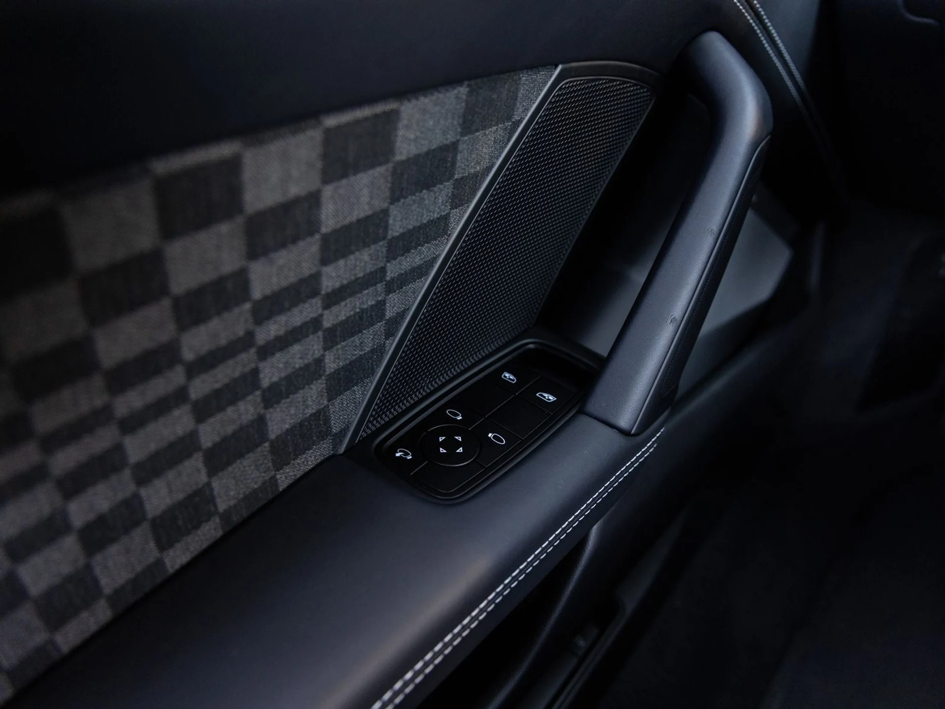 mph021_2668955857_22_5a188084ee