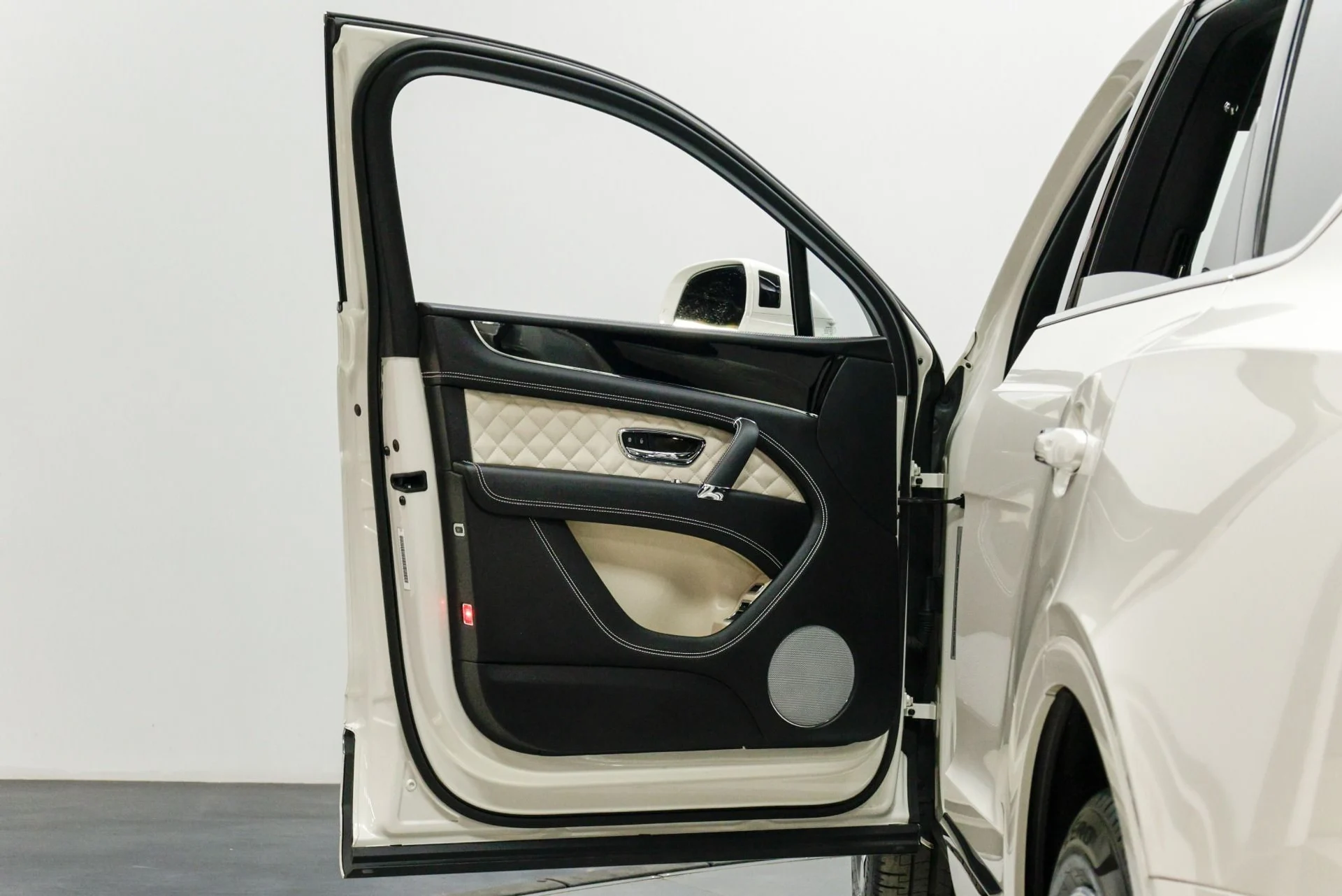 mph021_2684135837_Used_2020_Bentley_Bentayga_V8_1760480773_47c09566da