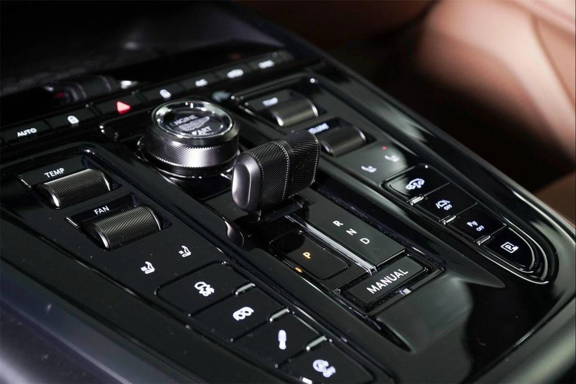 mph021_2684453714_Iq_6_C_Sa_Wvl_N_Yx_MG_i_Qh_Nsly_H7dk_60057656d6