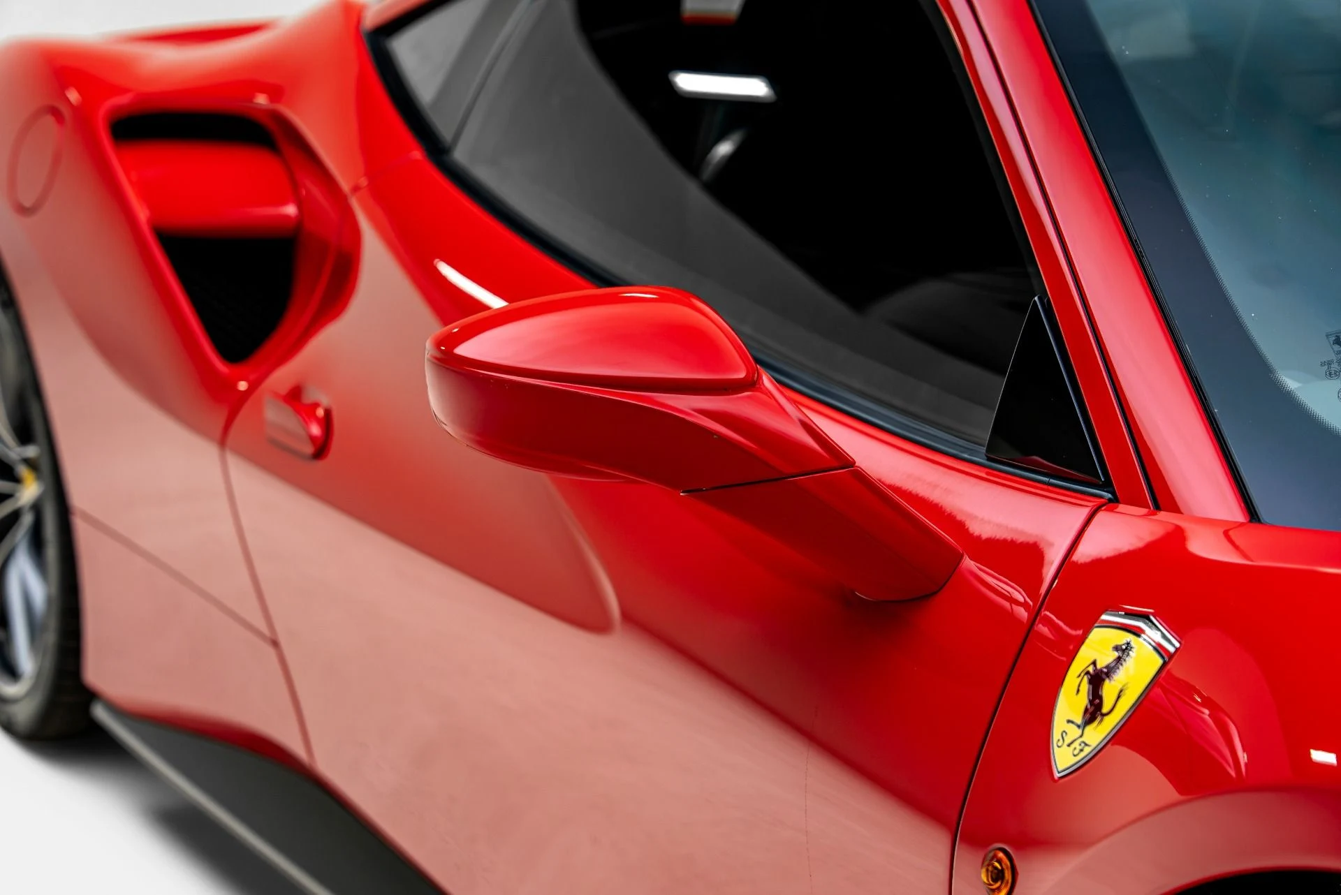 mph021_2686363859_Used_2018_Ferrari_488_GTB_1785446198_e20d974b85