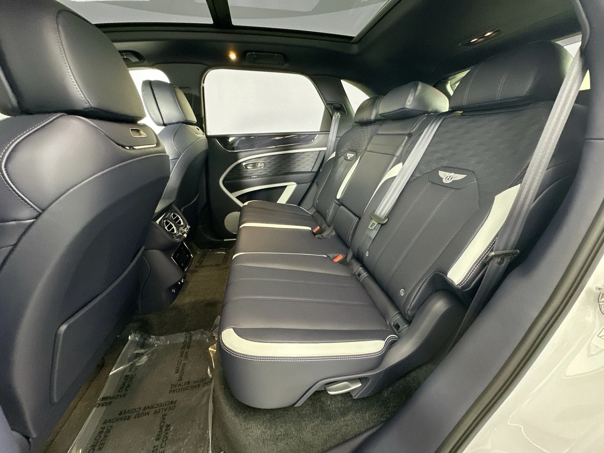 mph021_2688347583_22_32a76a4f88