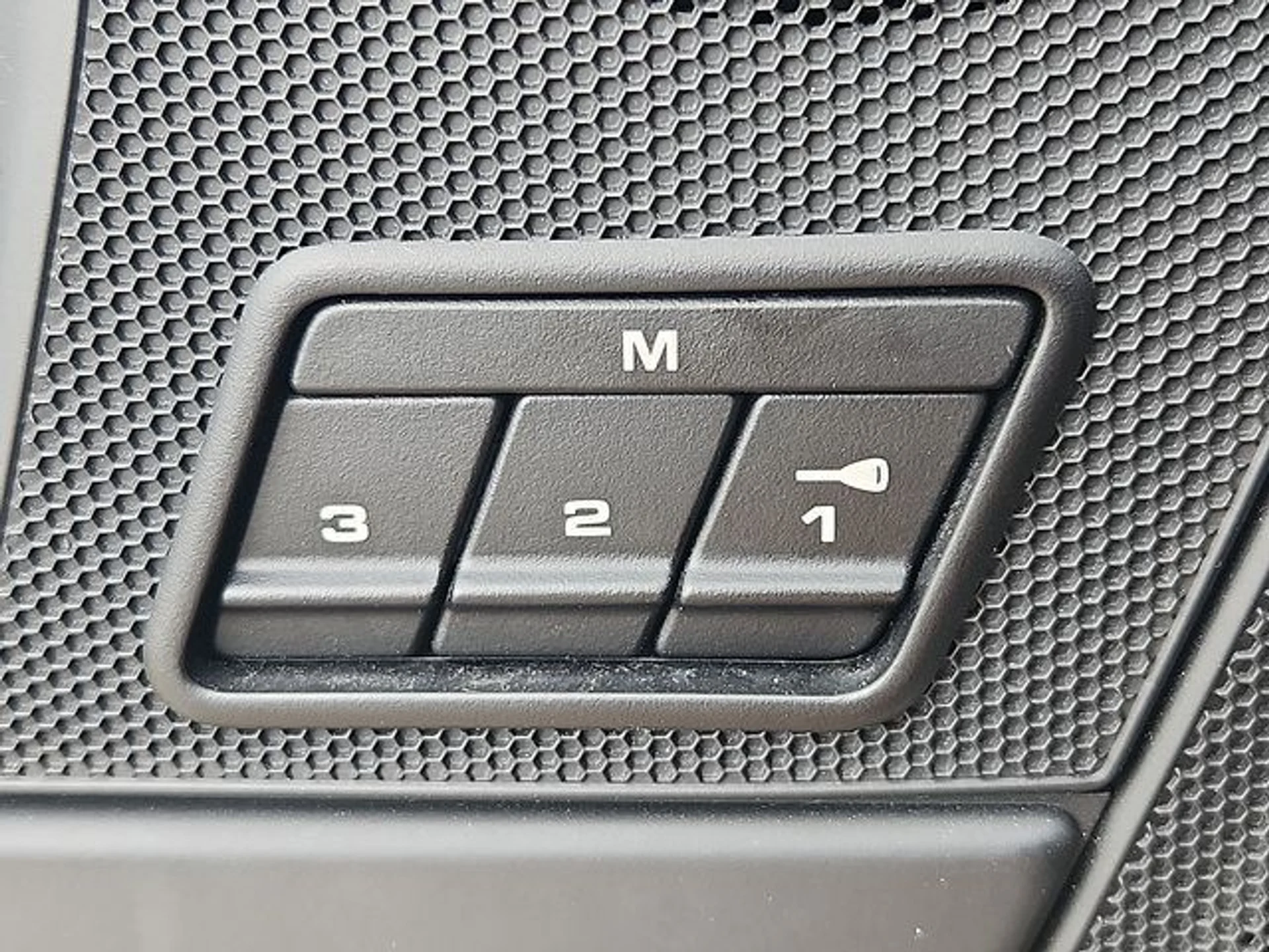 mph021_2689396179_b5d7da1c59c2d8175991468cedf270d0x_c64241a88b