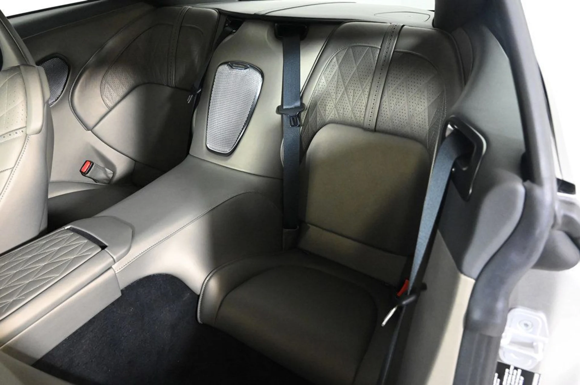 mph021_2693524421_new_2026_aston_martin_db12_11350_22941793_21_1024_04fe0da41e