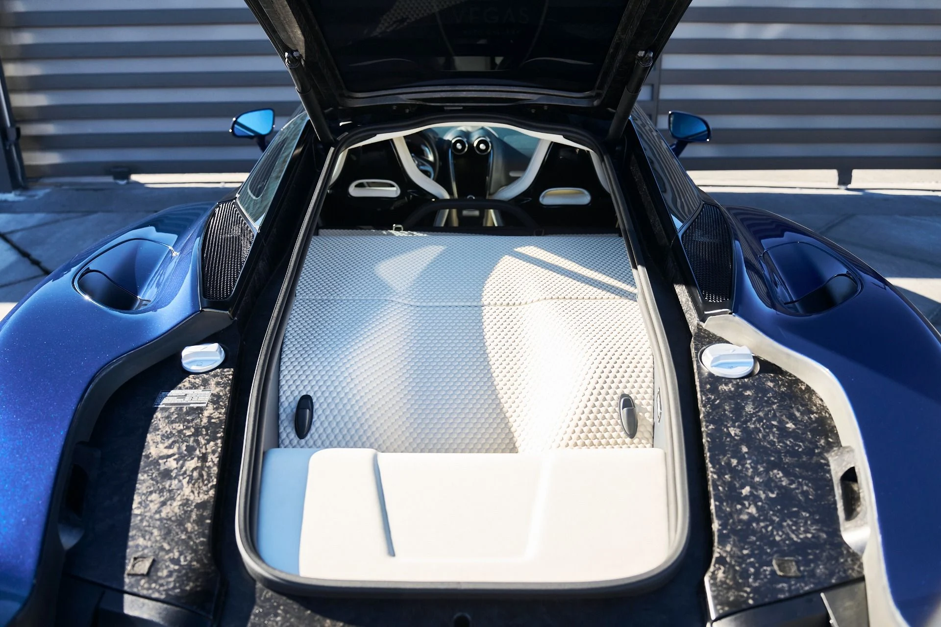 mph021_2698107456_Used_2022_Mc_Laren_GT_Base_1765245112_87fb075afd