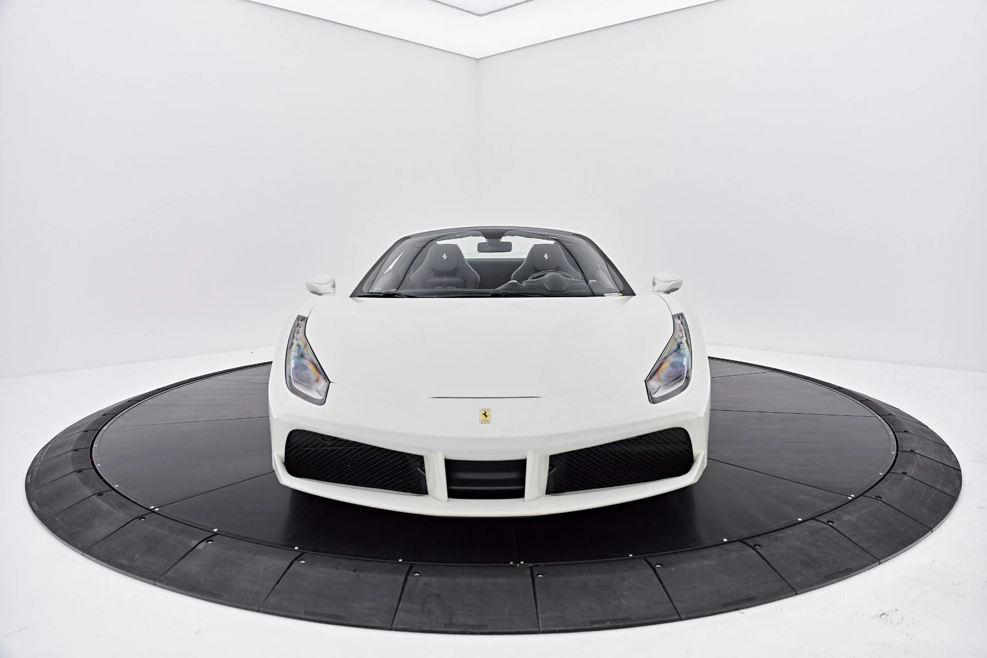 mph021_2704600063_Used_2018_Ferrari_488_Spider_Base_1787888173_bb282a3b35