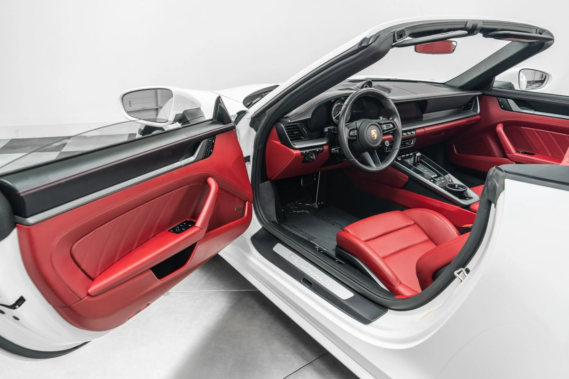 mph021_2705375086_Used_2024_Porsche_911_Carrera_S_1782763521_5d8e6c10b3
