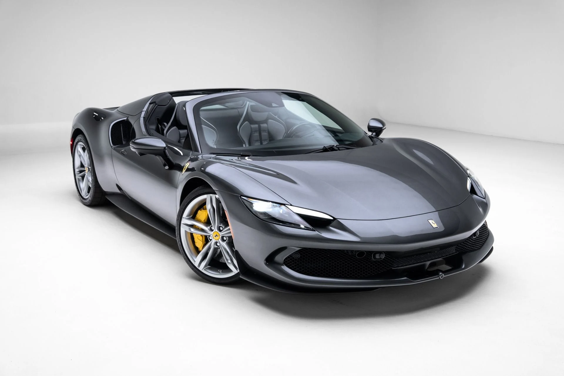 mph021_2708132714_Used_2025_Ferrari_296_GTS_1775518510_c6a102f678