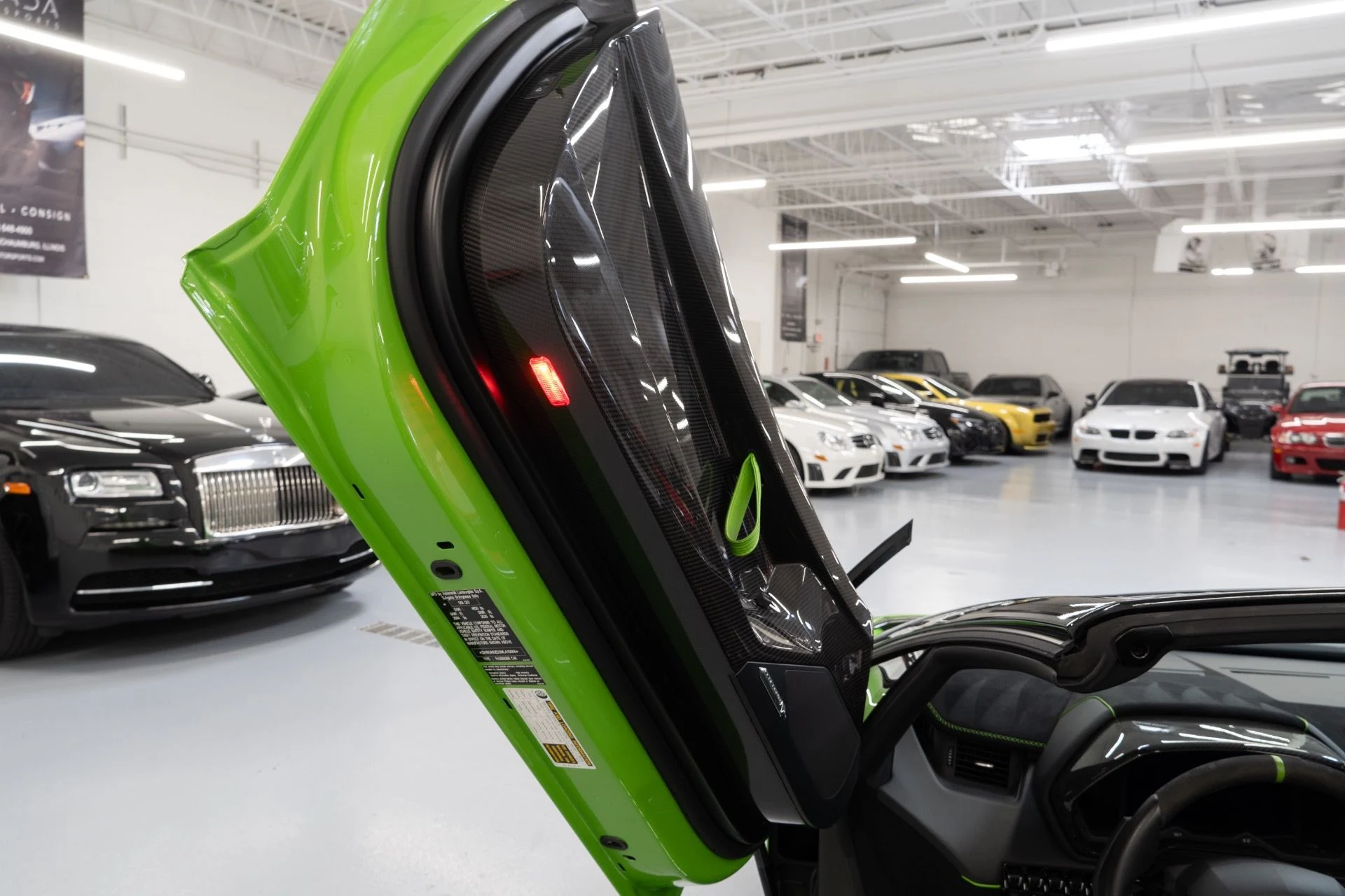 mph021_2715227623_Used_2021_Lamborghini_Aventador_LP_770_4_SVJ_1763584595_a4e17608b1