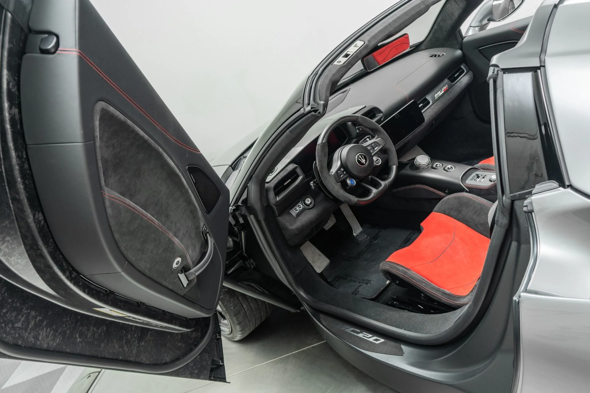 mph021_2716712633_Used_2023_Maserati_MC_20_Cielo_351_Miles_Lightweight_Racing_Seats_Interior_Carbon_Fiber_Package_1774034660_830cc496f9