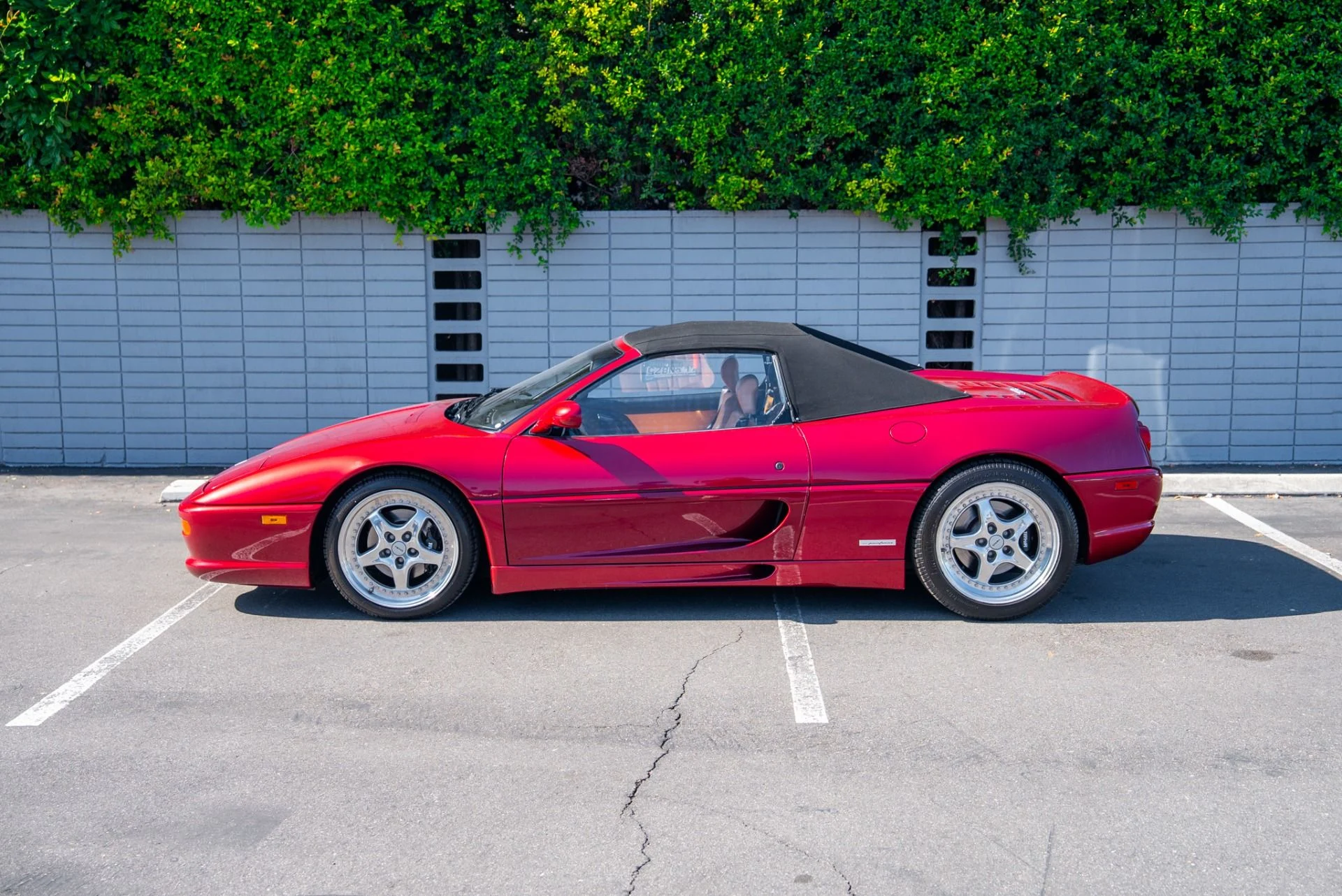 mph021_2718834469_Used_1995_Ferrari_F355_Spider_1762303570_12a5c041ab