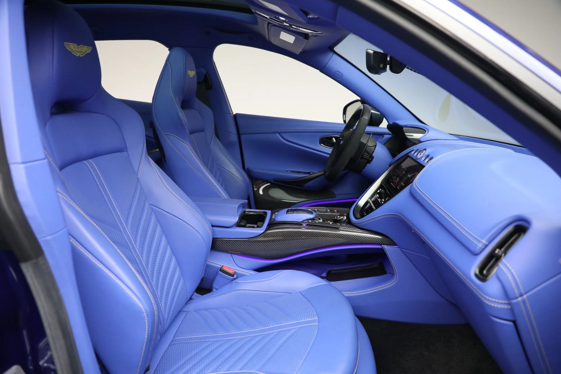 mph021_2720485142_Used_2024_Aston_Martin_DBX_707_1761409513_e6eb012b90