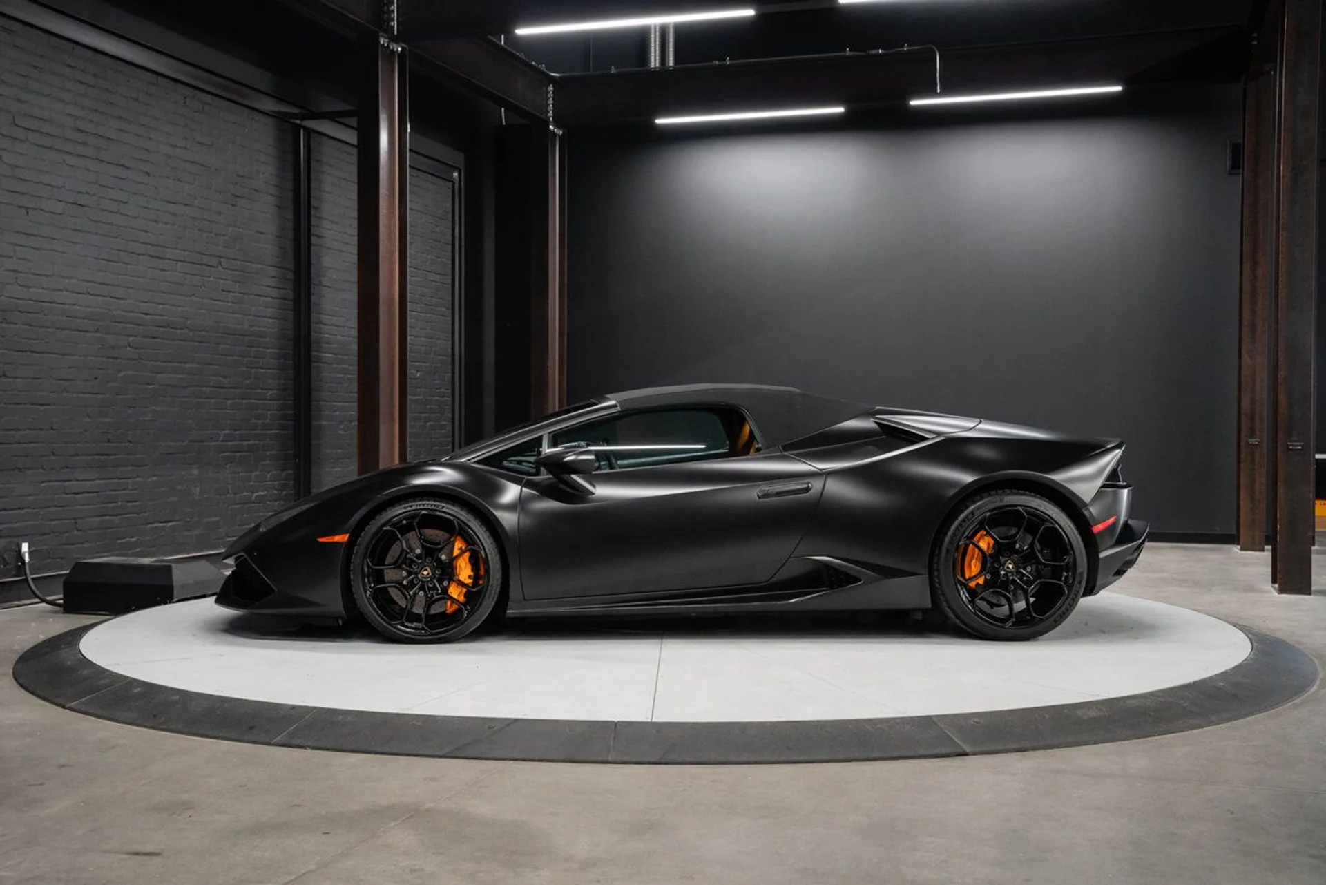 mph021_2721913985_lamborghini_huracan_2016_38de4f8678