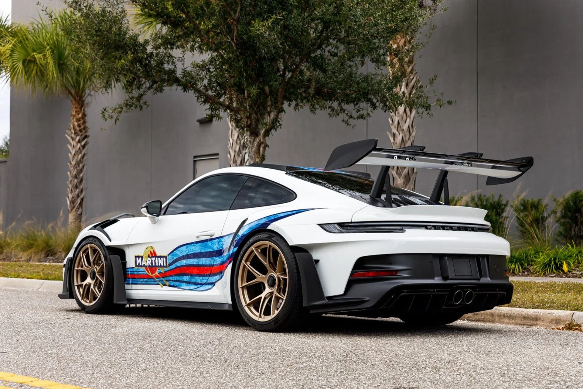 mph021_2726622829_645_p24_l_69164be924