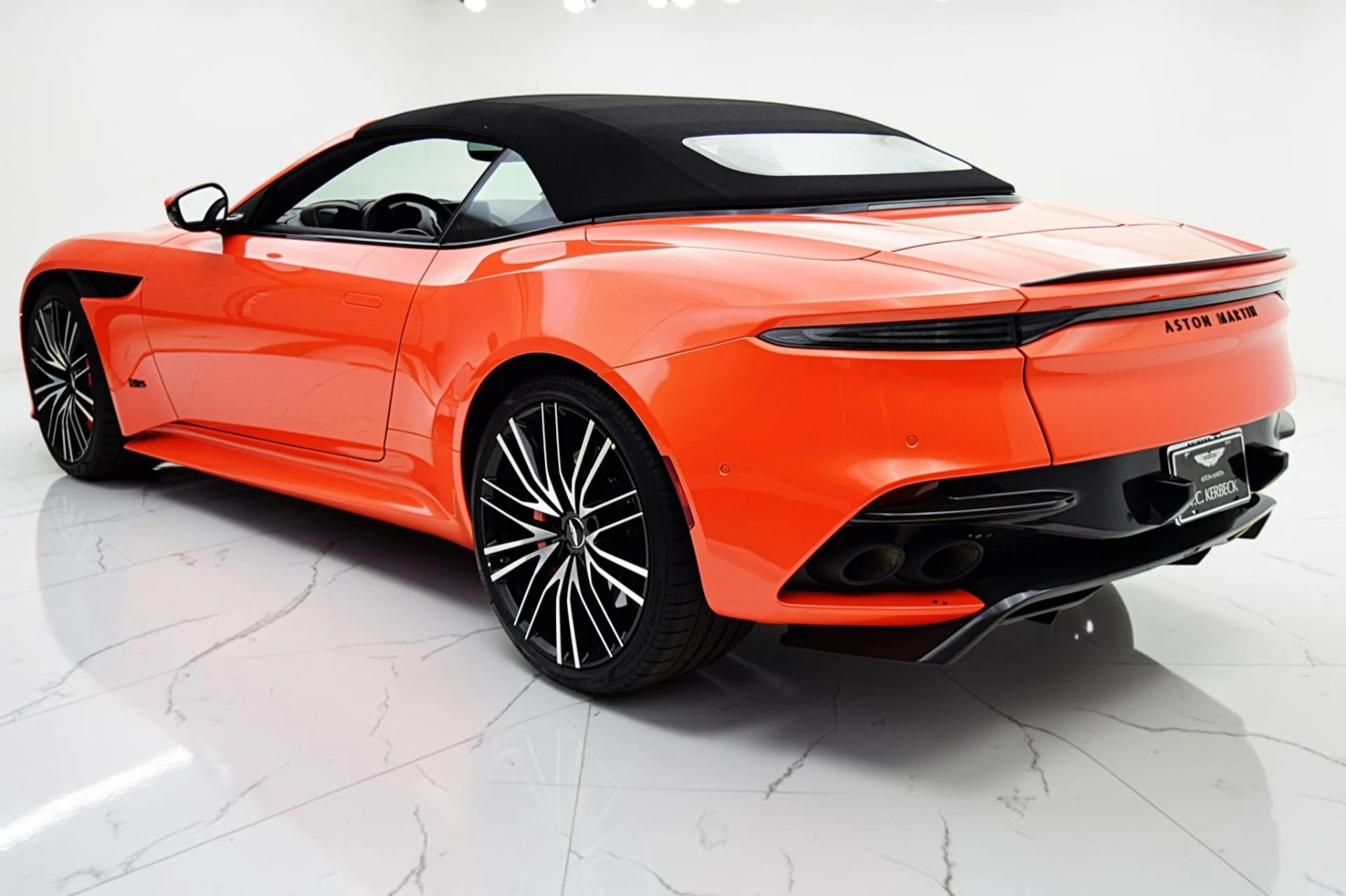 mph021_2727393841_Used_2023_Aston_Martin_DBS_Volante_ceaa0e6e00