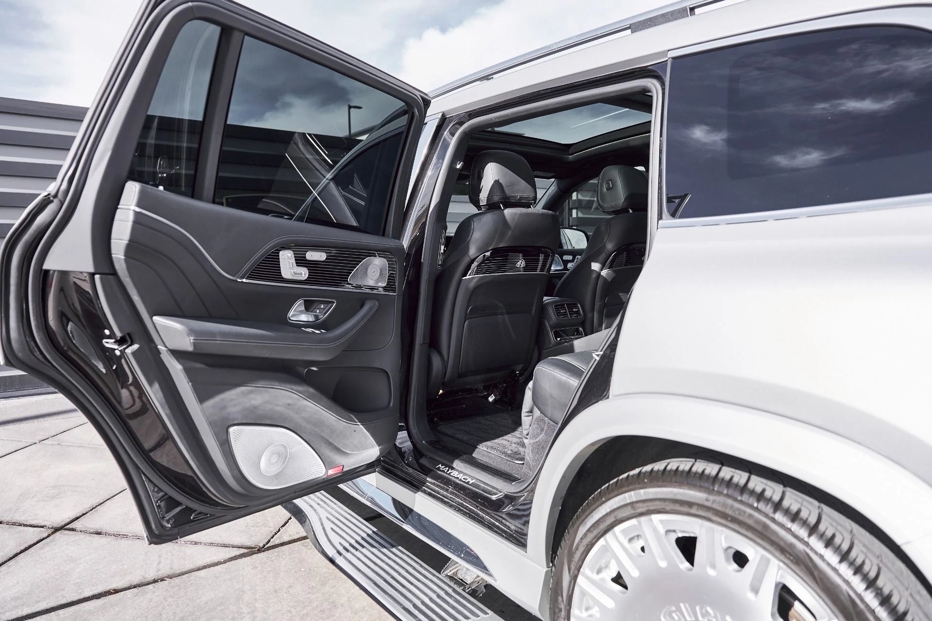 mph021_2728514367_Used_2021_Mercedes_Benz_GLS_Maybach_GLS_600_1768358345_3f682f2981