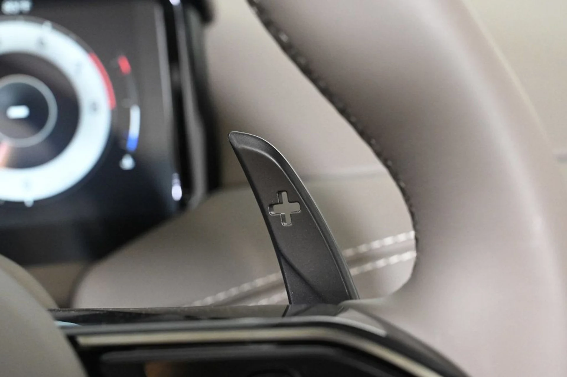 mph021_2733415416_new_2026_aston_martin_db12_11350_22928535_21_1024_7652729b43