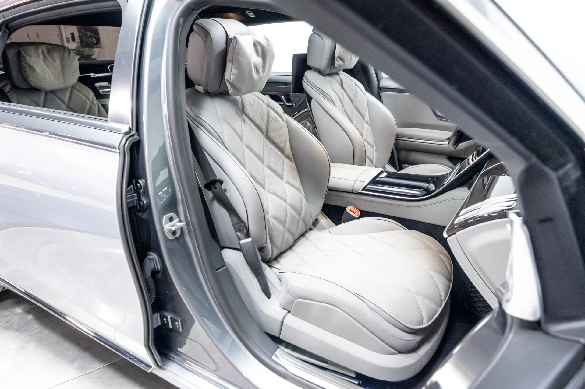 mph021_2735210014_Used_2024_Mercedes_Benz_S_Class_Maybach_S_680_4_MATIC_1777501614_7bbfdc7944