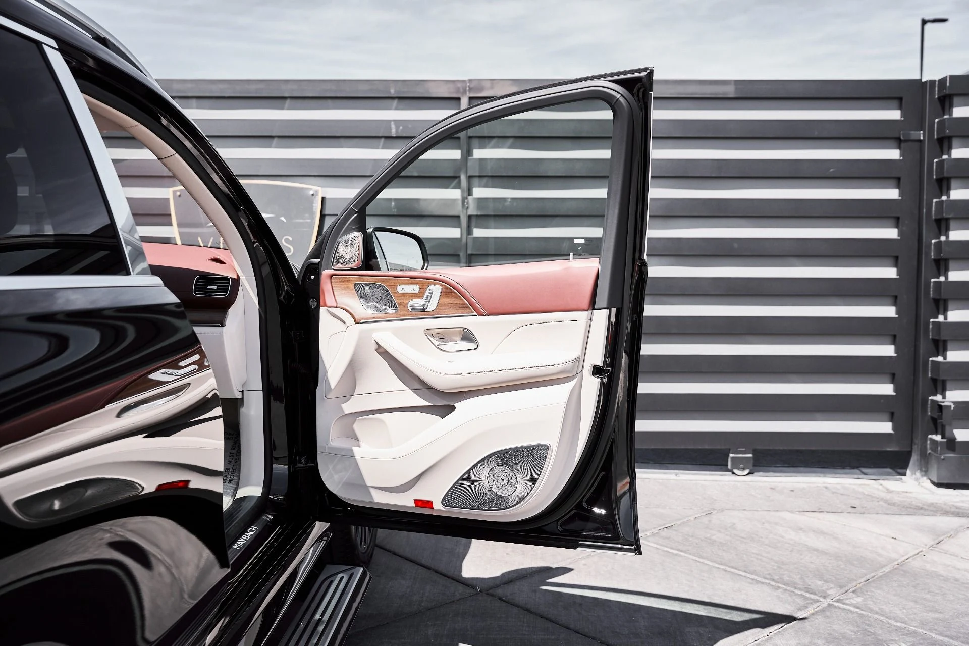 mph021_2742679349_Used_2026_Mercedes_Benz_GLS_Maybach_GLS_600_1776732766_063db3ca10