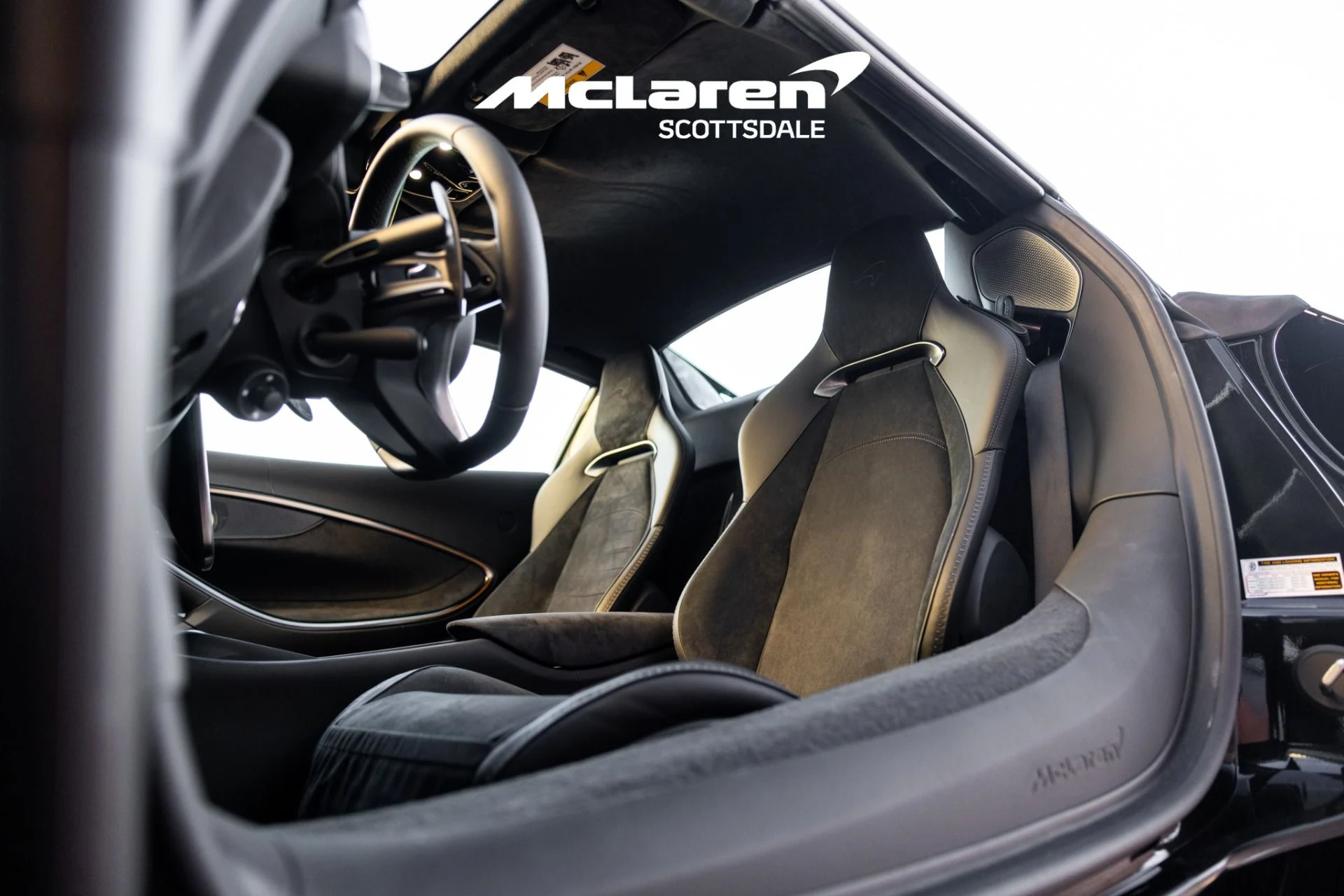 mph021_2744373712_Used_2025_MCLAREN_ARTURA_Performance_1729876898_ed2867f7cf