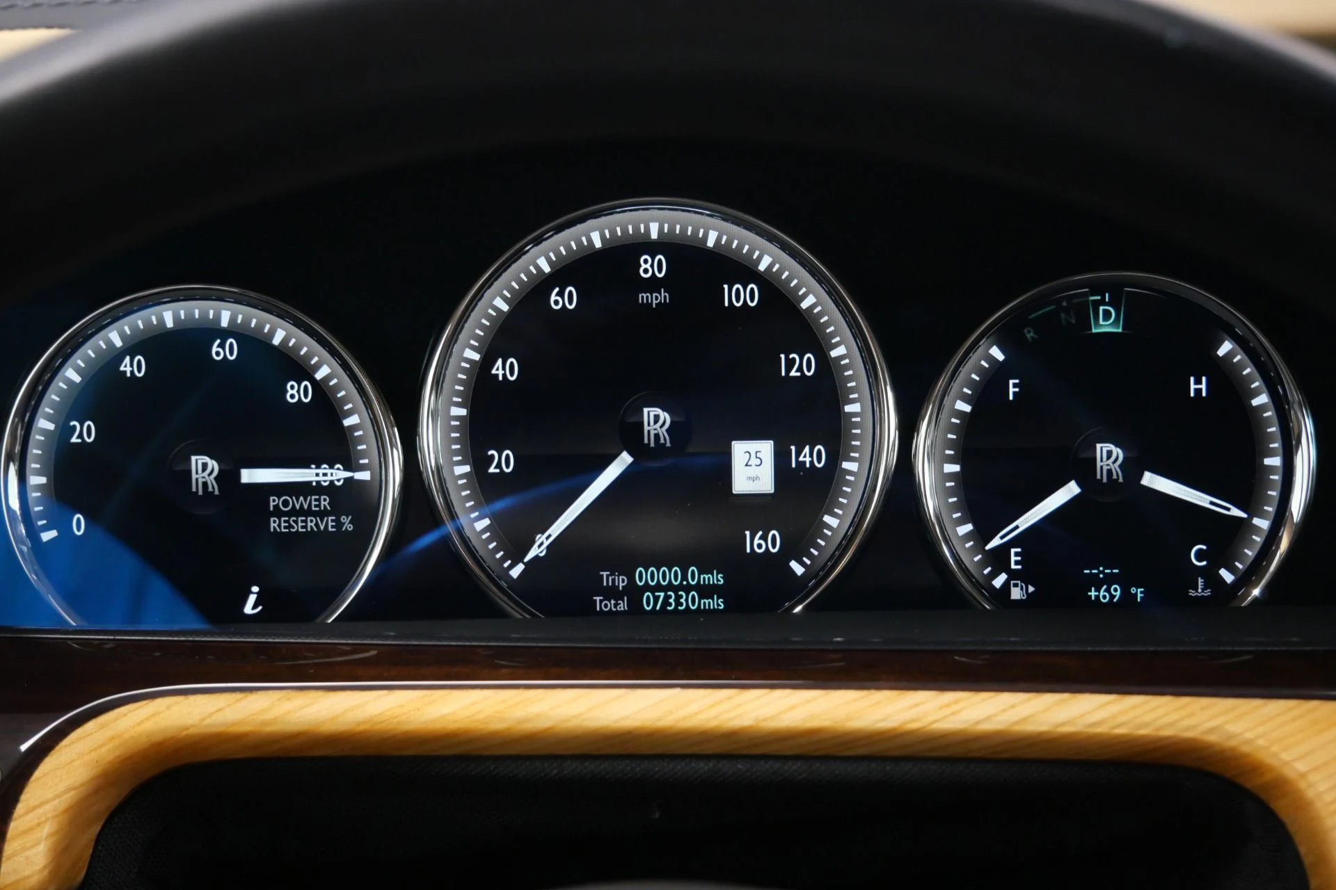 mph021_2746771141_Used_2020_Rolls_Royce_Phantom_1760120905_49ed7591dc