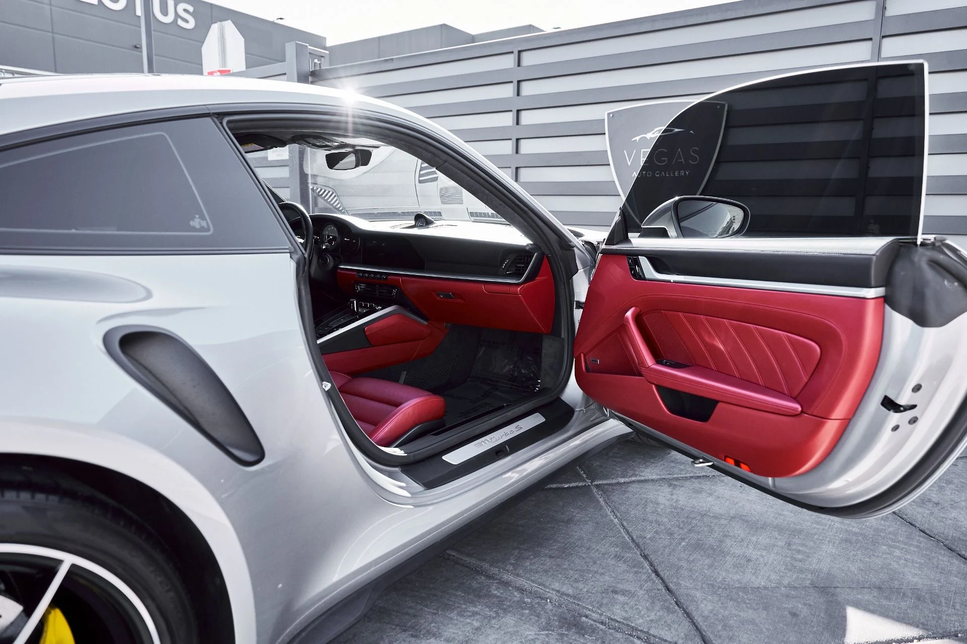 mph021_2747736342_Used_2021_Porsche_911_Turbo_S_1773694208_1d39cd53c6