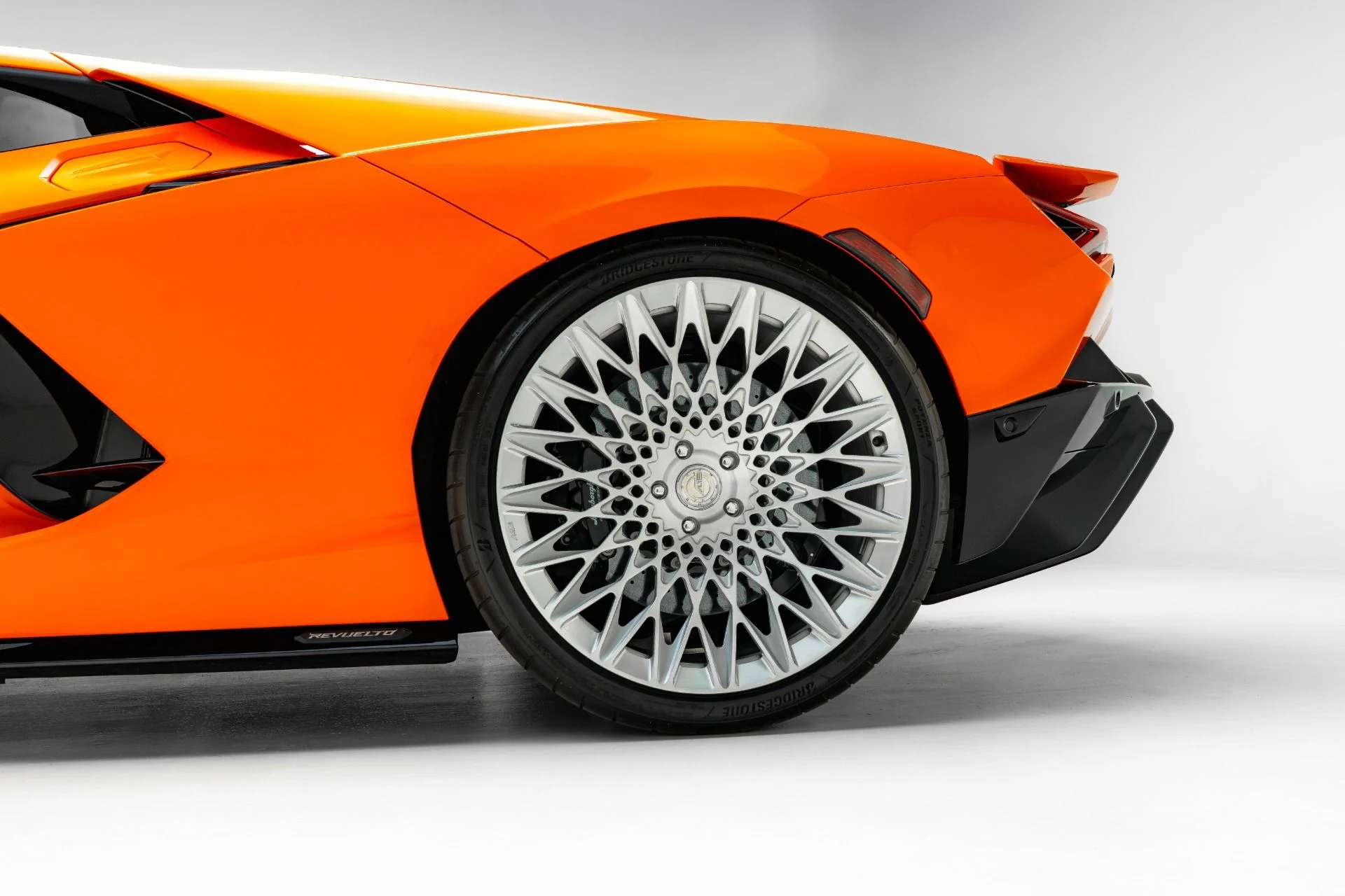 mph021_2749133148_Used_2024_Lamborghini_Revuelto_1781129539_9f6441857c