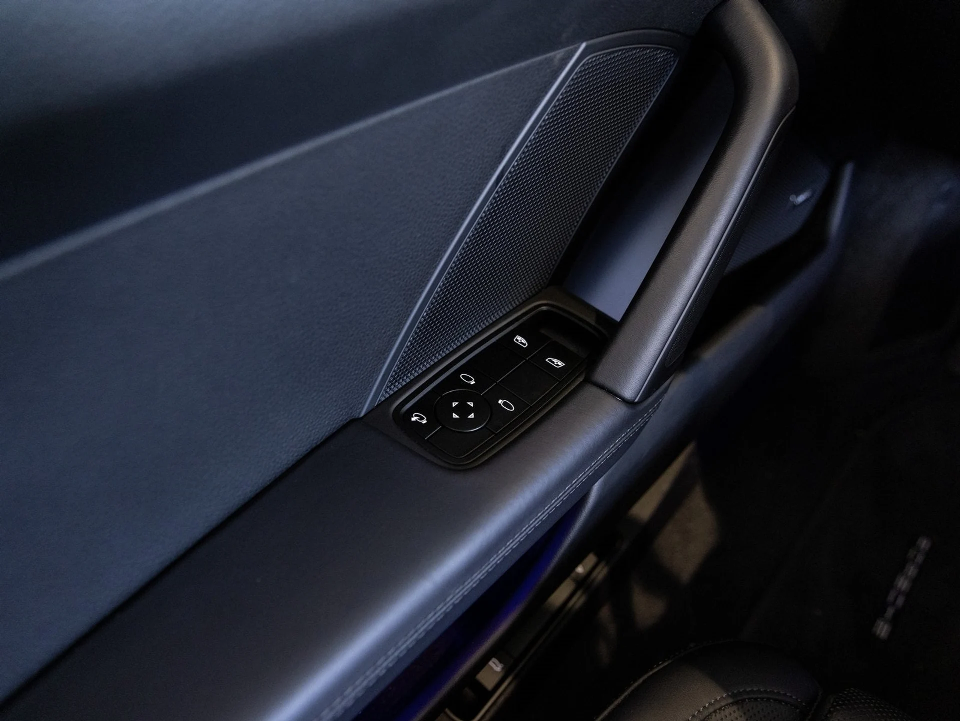 mph021_2751685946_22_efa339e17c