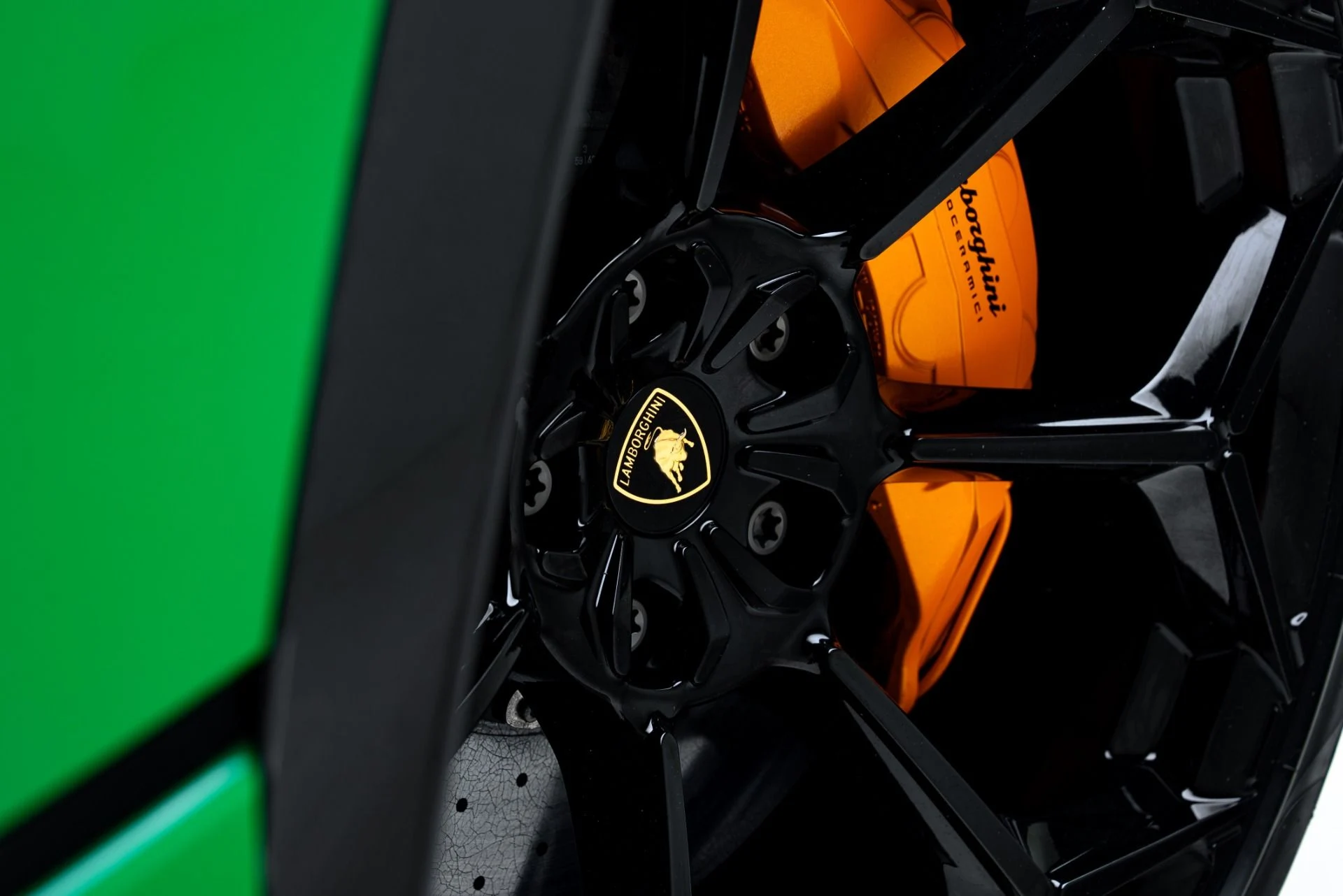 mph021_2753378626_Used_2023_Lamborghini_Urus_Performante_1776977972_e9ae109f73