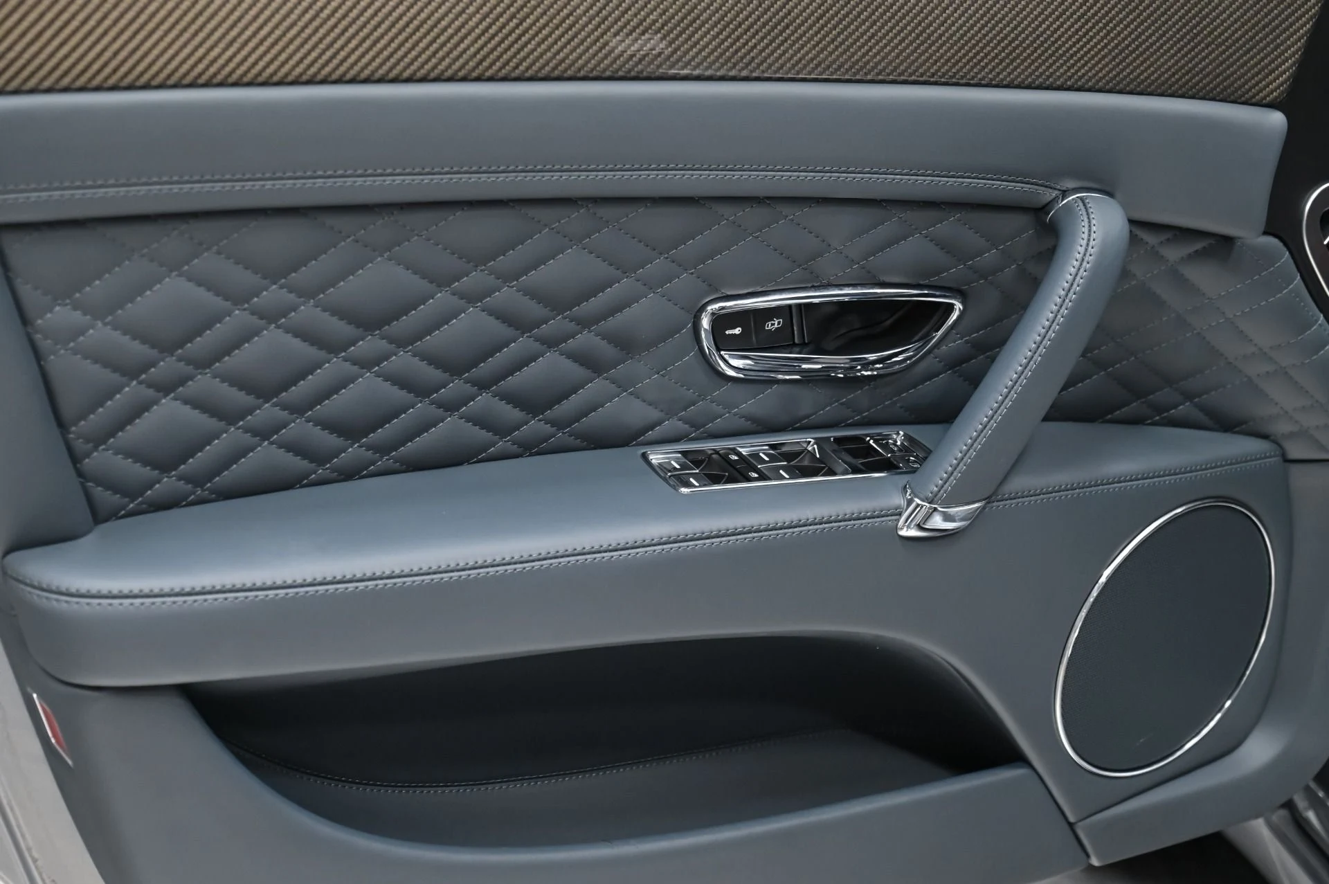mph021_2760728856_Used_2018_Bentley_Flying_Spur_V8_S_1754506017_ce4769c498