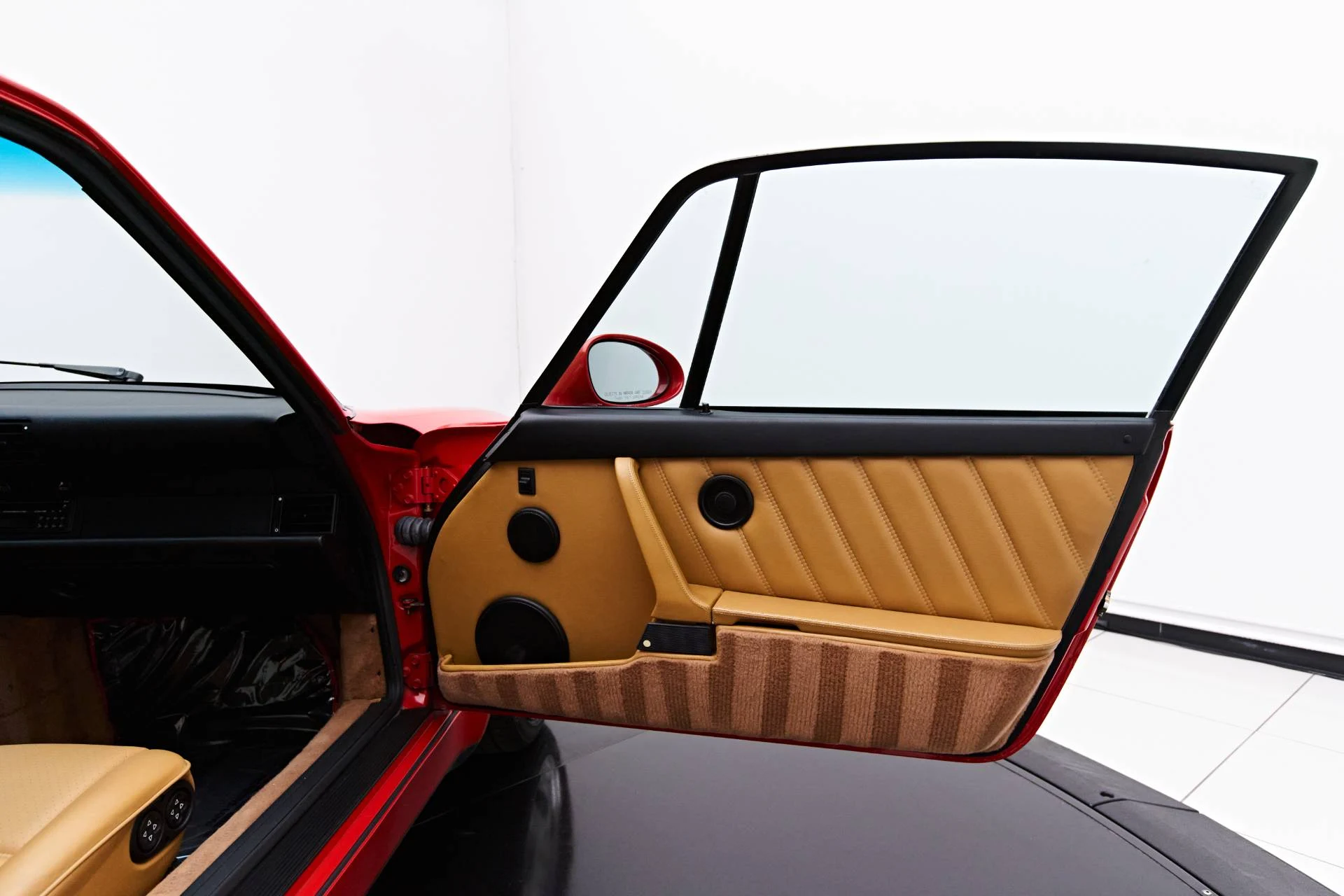 mph021_2761647158_Used_1991_Porsche_911_Turbo_1653670899_311f05b929