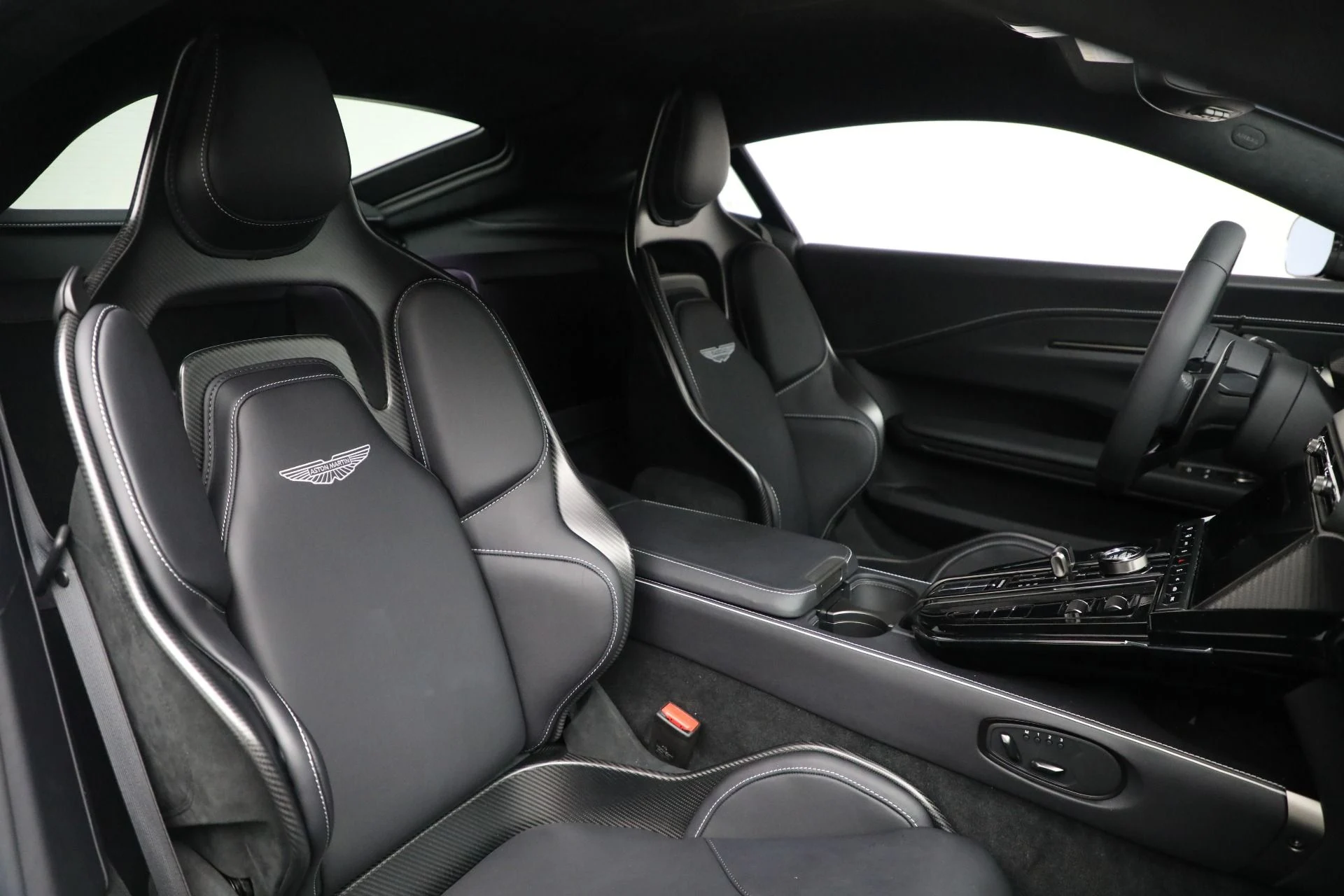 mph021_2768484365_New_2025_Aston_Martin_Vantage_019bb9e547