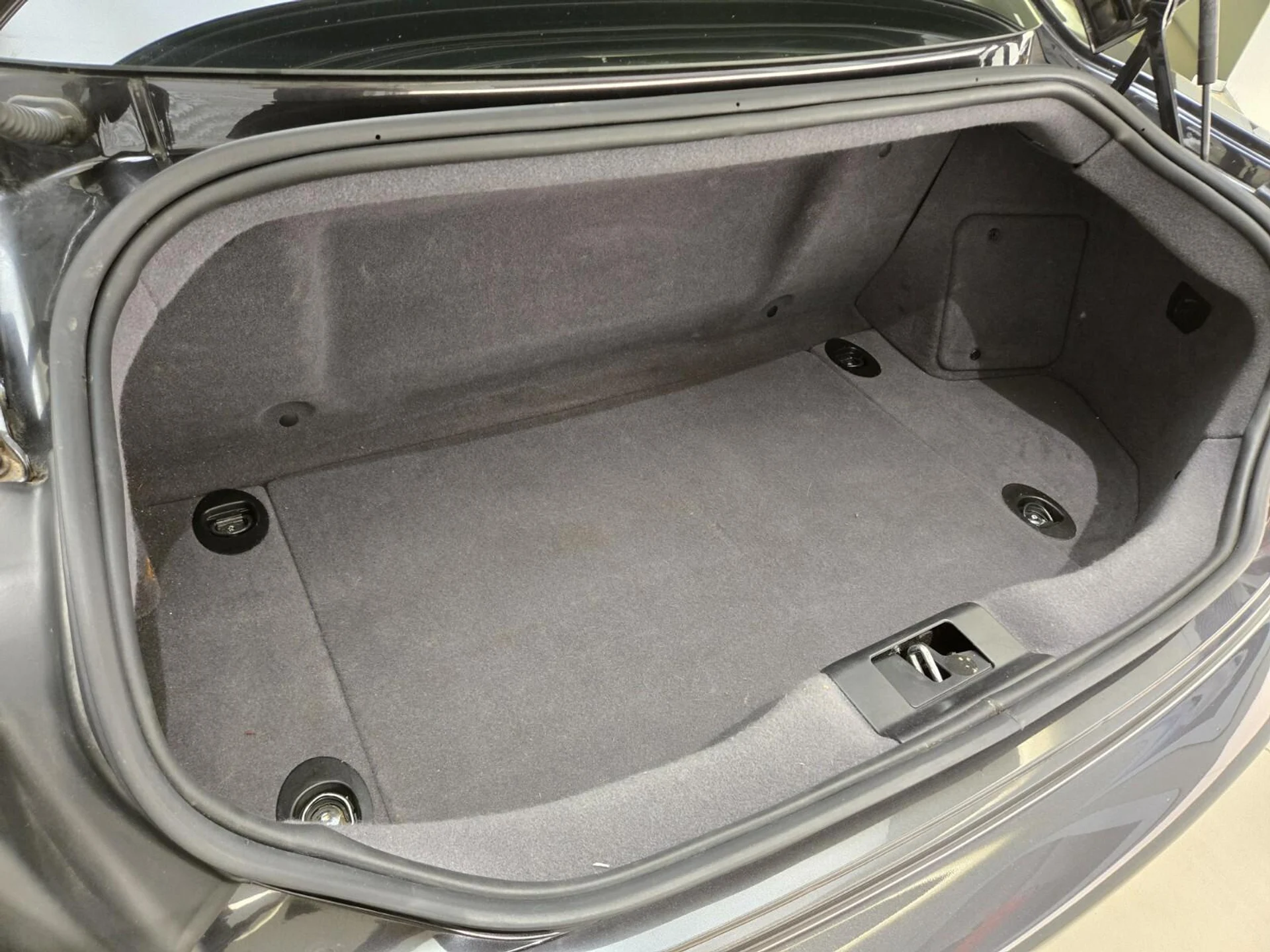 mph021_2770356416_Used_2017_Maserati_Gran_Turismo_1762500432_e3fb398a45