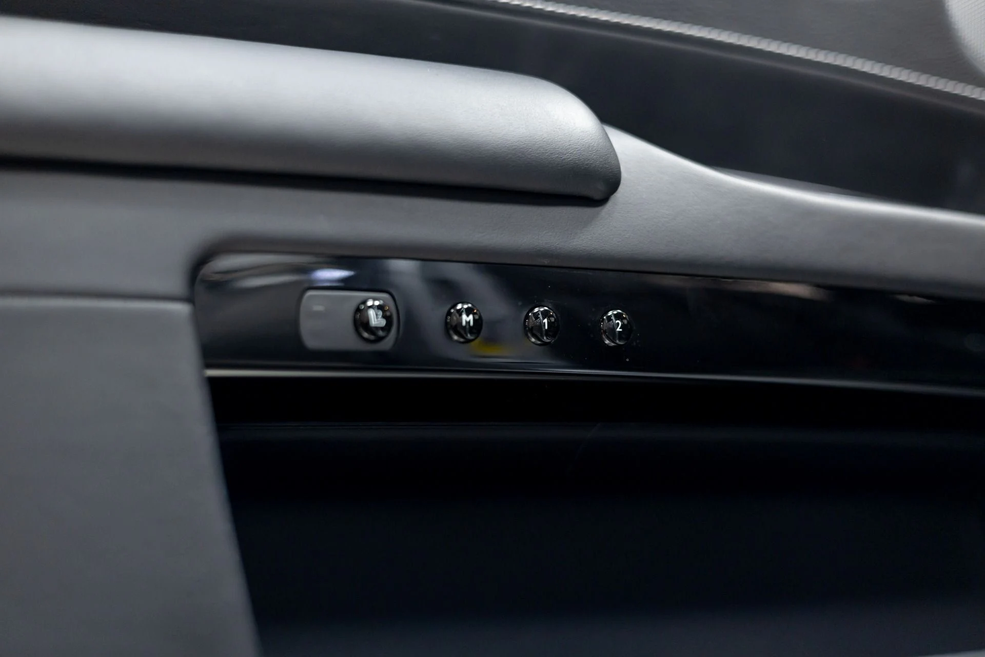 mph021_2781105549_Used_2015_Rolls_Royce_Ghost_1760219601_2ee543676f