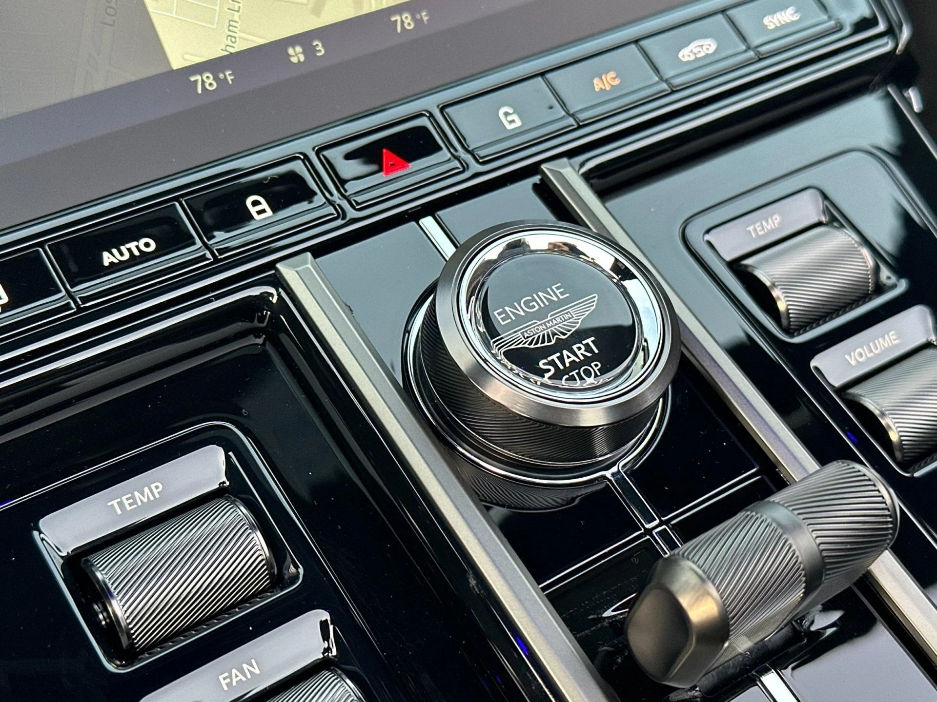 mph021_2786121754_New_2026_Aston_Martin_Vantage_Roadster_1764774705_e34ee50ad1