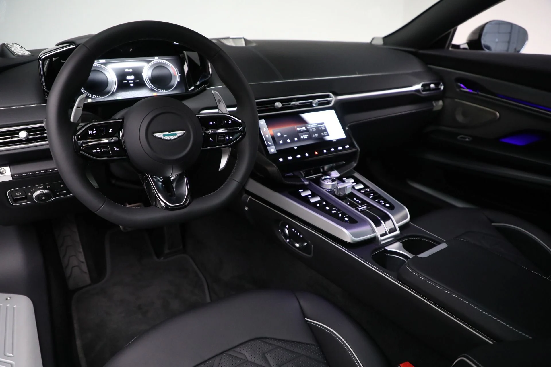 mph021_2798931900_New_2025_Aston_Martin_Vanquish_d78ab8e497
