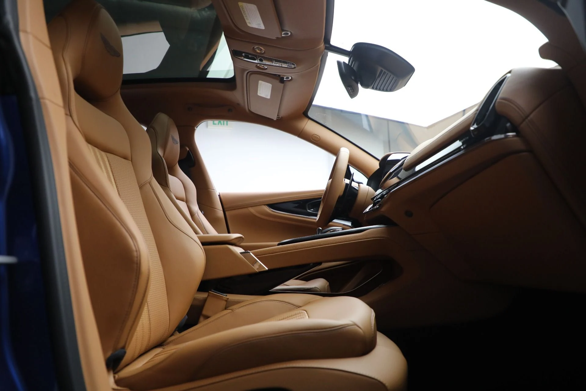 mph021_2803643254_New_2025_Aston_Martin_DBX_707_2f7320a76d