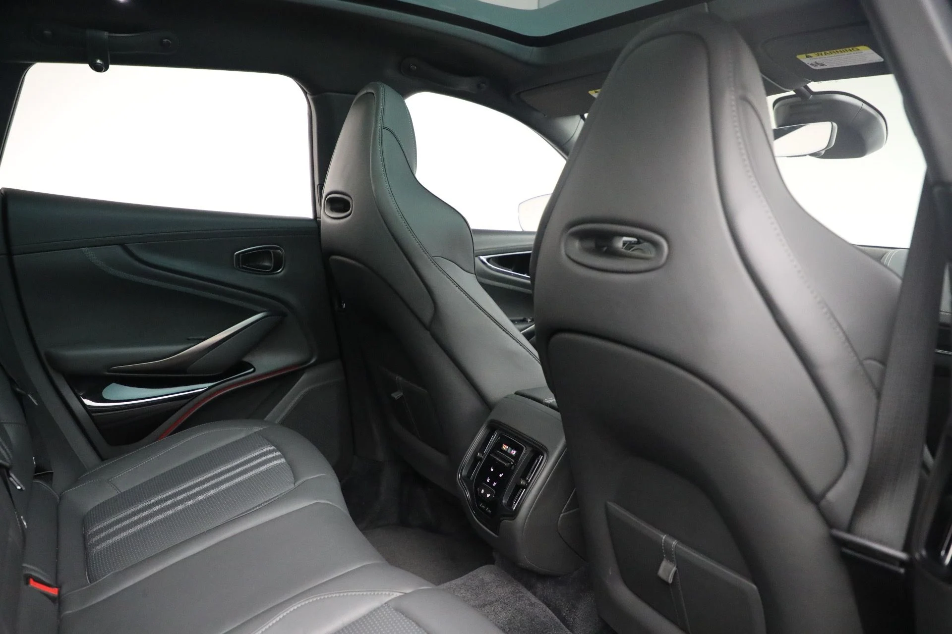 mph021_2807633691_New_2025_Aston_Martin_DBX_707_1762018439_e83f5c01d9