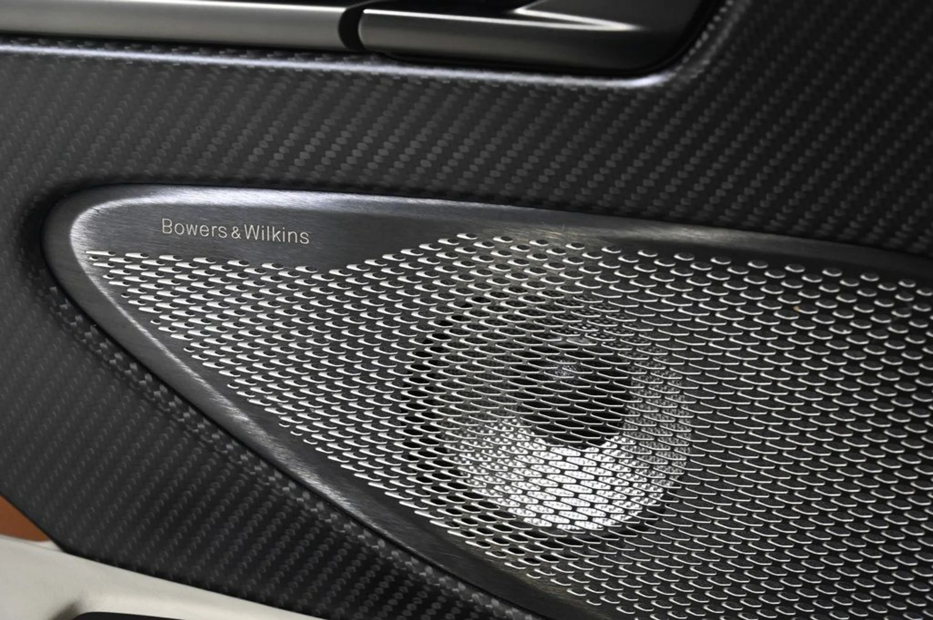 mph021_2817528438_new_2026_aston_martin_vanquish_volante_11350_22936963_21_1024_eac37bda15