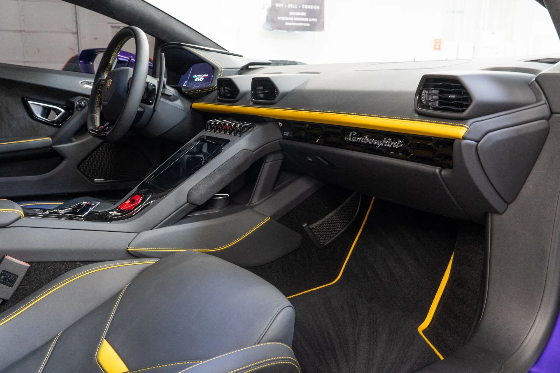 mph021_2817742513_Used_2023_Lamborghini_Huracan_EVO_1759348763_1a43850e49