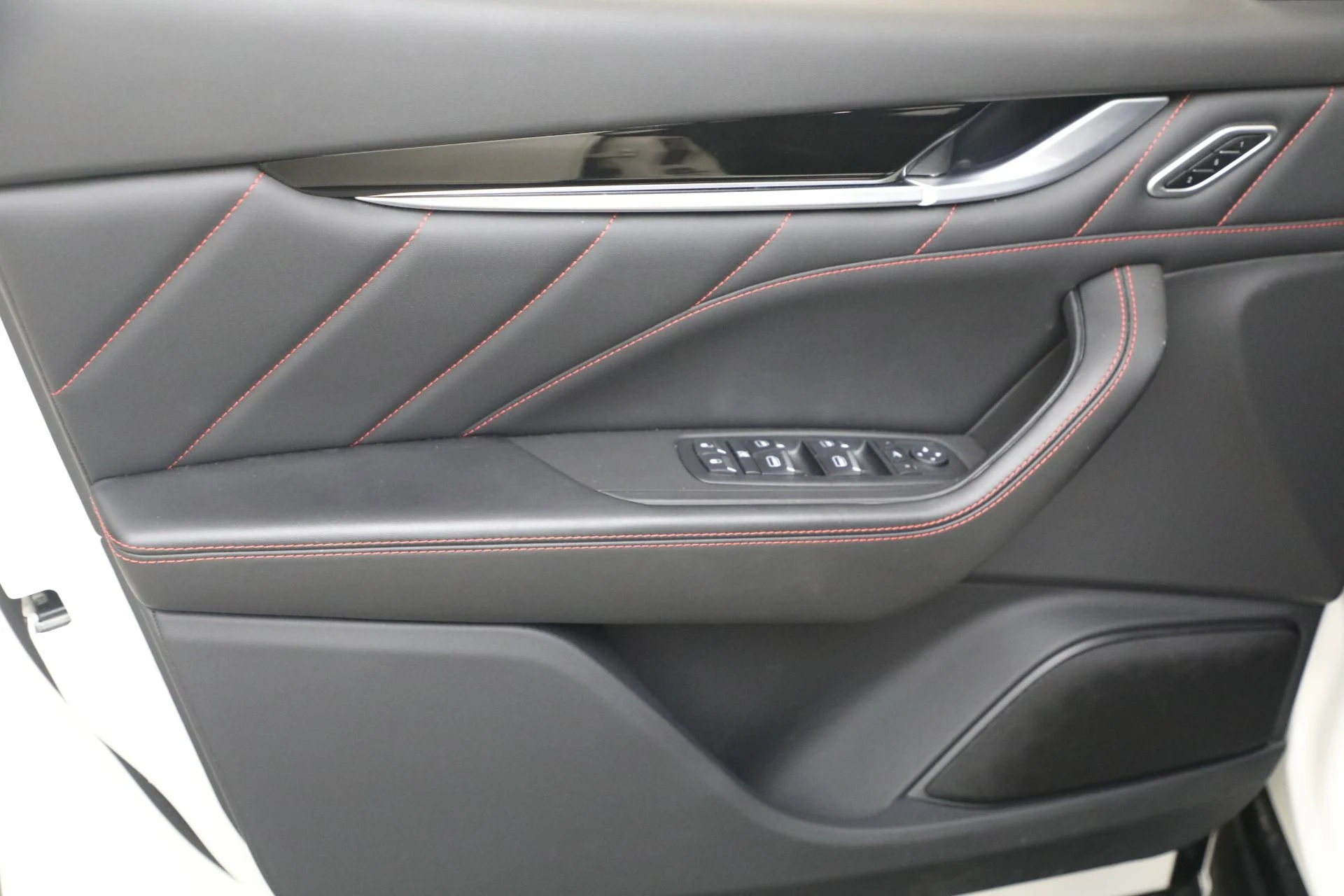 mph021_2826912363_Used_2022_Maserati_Levante_GT_1764079999_10ff8b9064