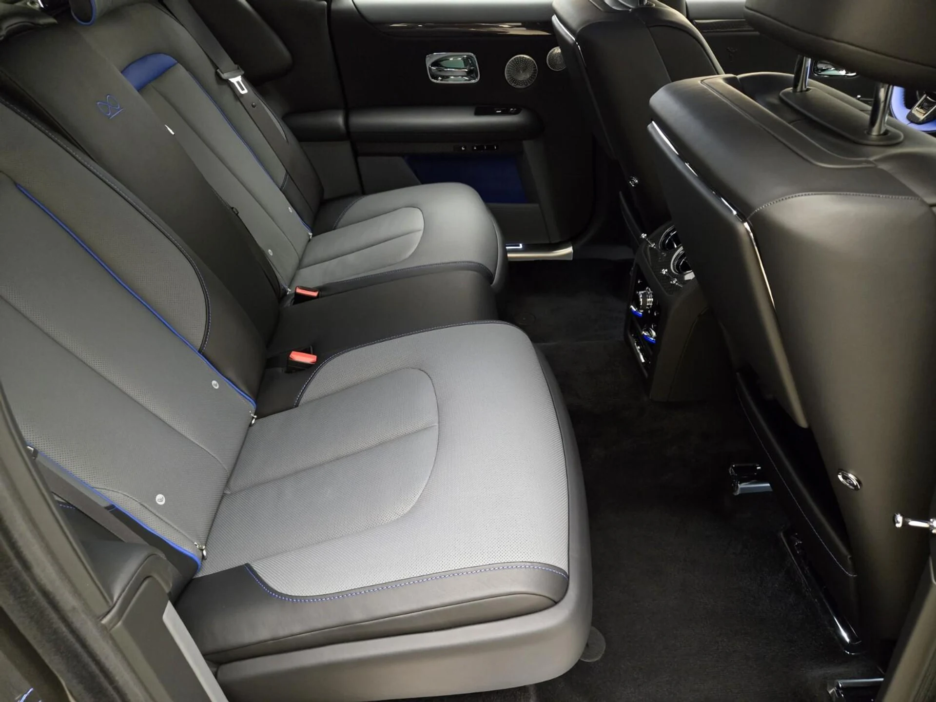 mph021_2841399596_Used_2023_Rolls_Royce_Ghost_1741259142_ff295f9379