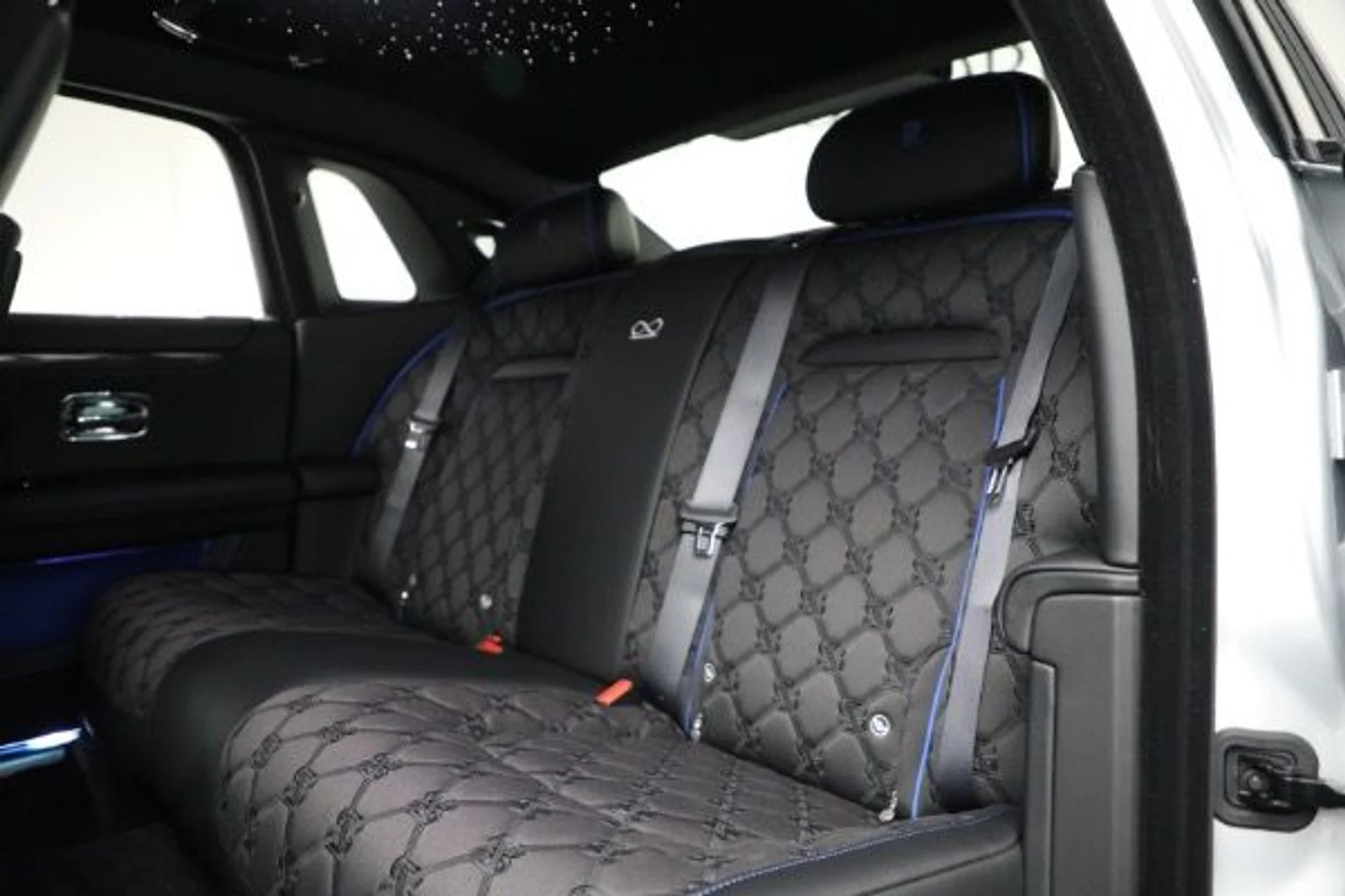 mph021_284428983_New_2025_Rolls_Royce_Black_Badge_Ghost_7e030c2b7b