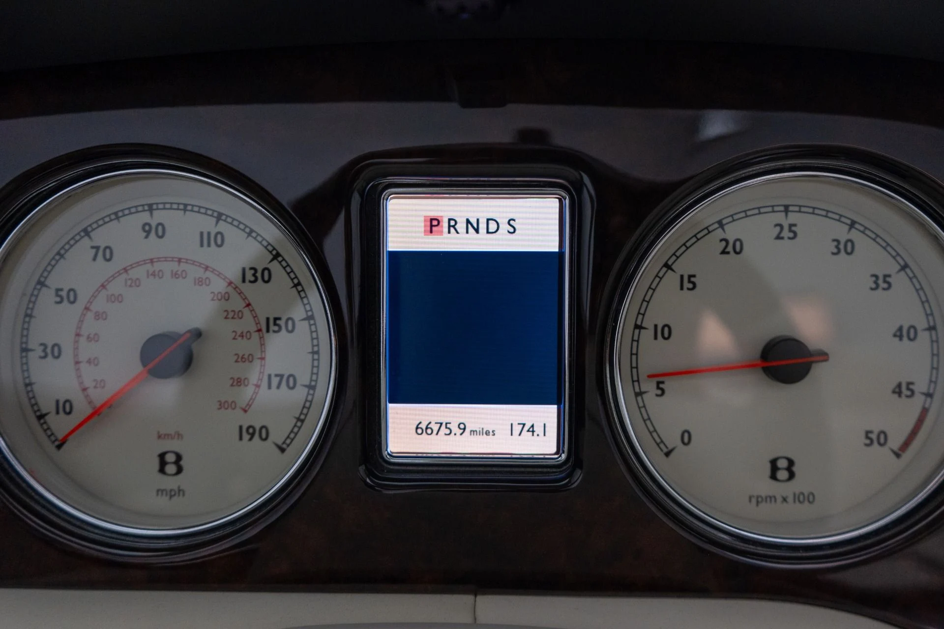 mph021_2850924399_Used_2009_Bentley_Azure_1776719869_e5d16798f7