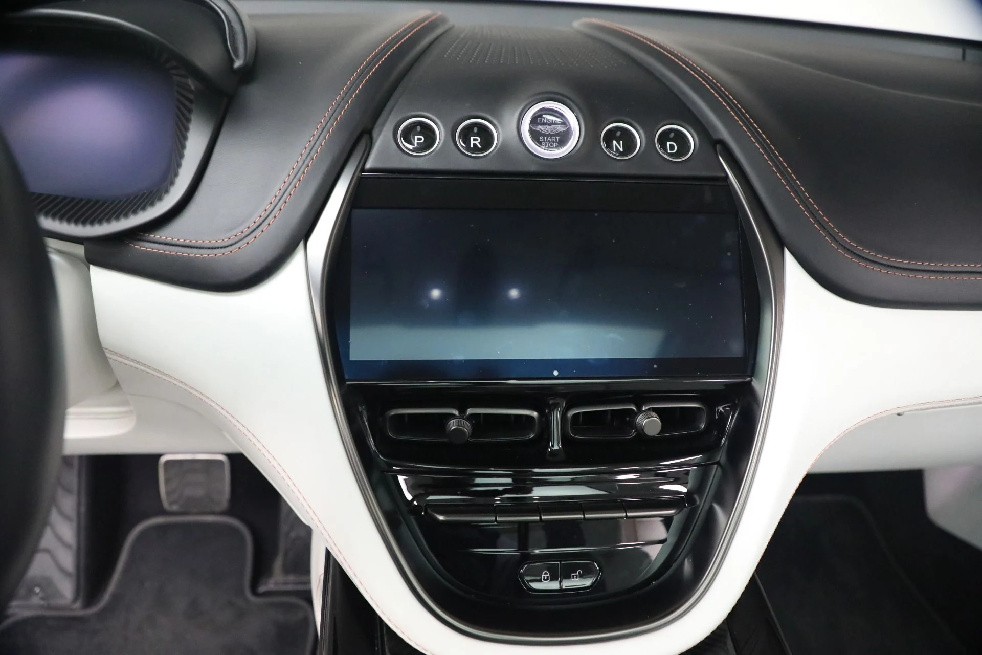 mph021_2853253463_Used_2024_Aston_Martin_DBX_707_1772122329_cda0bf858b